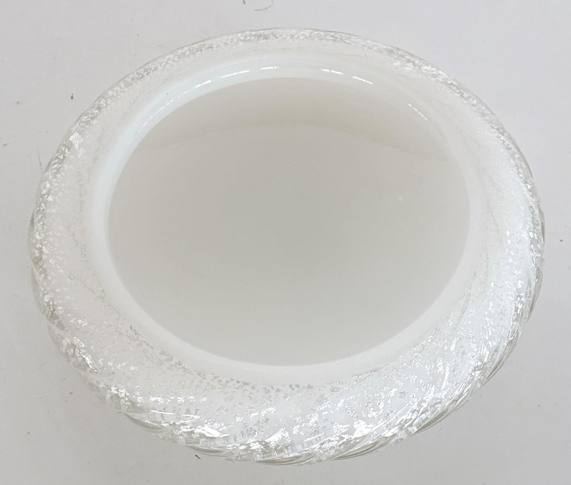 Italian Murano Glass Bowl or Vide-Poche in Twisted Glass with Shimmering, 1970s For Sale 4