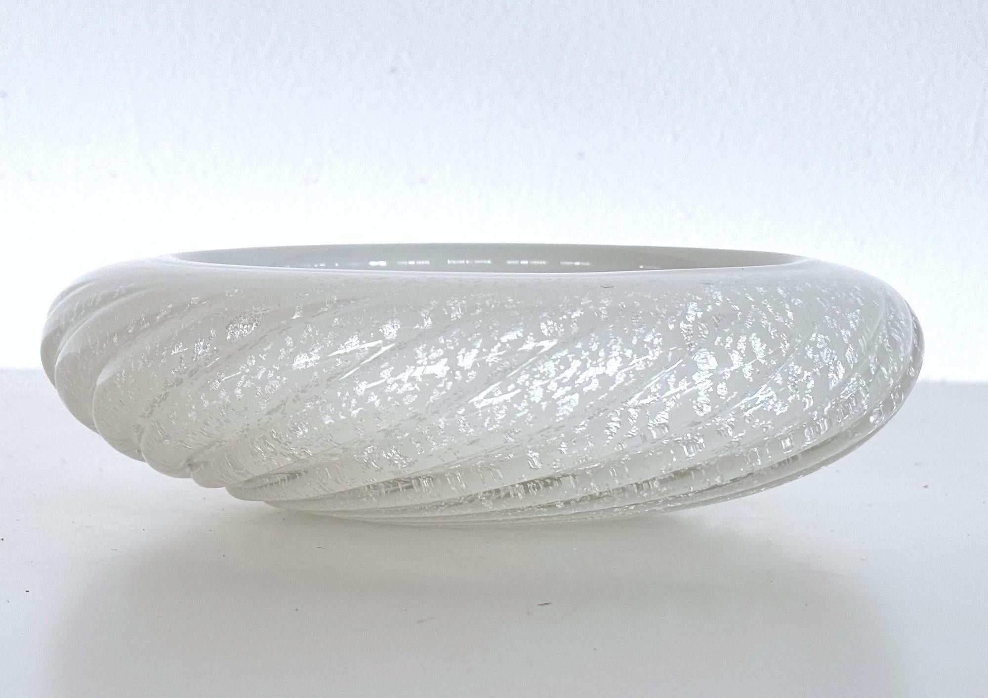 Italian Murano Glass Bowl or Vide-Poche in Twisted Glass with Shimmering, 1970s For Sale 5