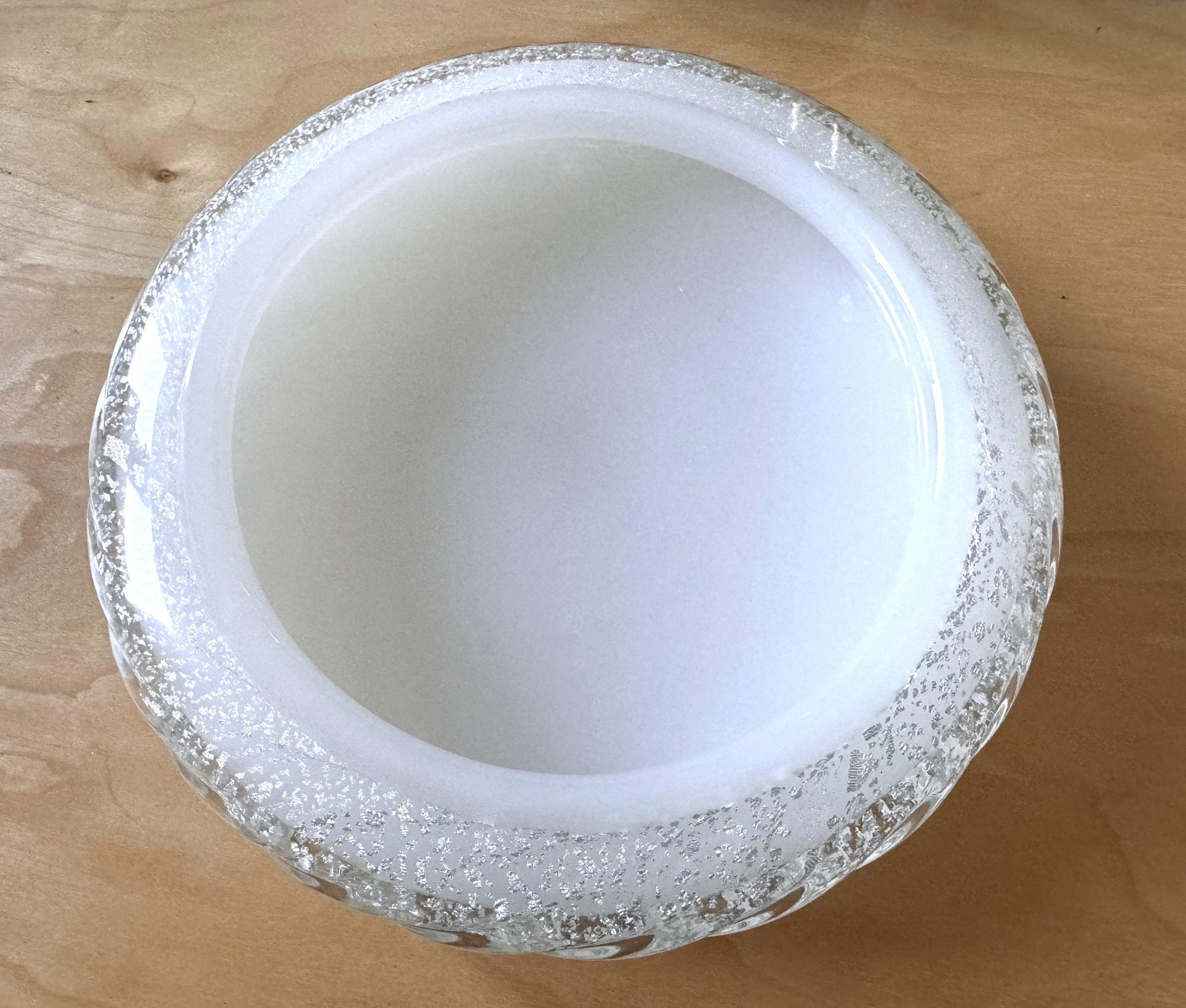 Mid-Century Modern Italian Murano Glass Bowl or Vide-Poche in Twisted Glass with Shimmering, 1970s For Sale