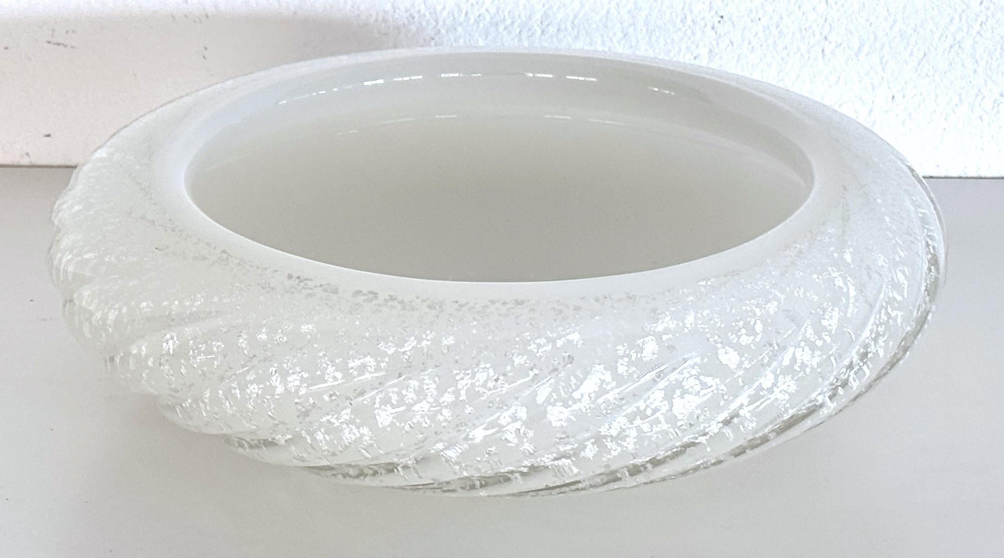 Hand-Crafted Italian Murano Glass Bowl or Vide-Poche in Twisted Glass with Shimmering, 1970s For Sale