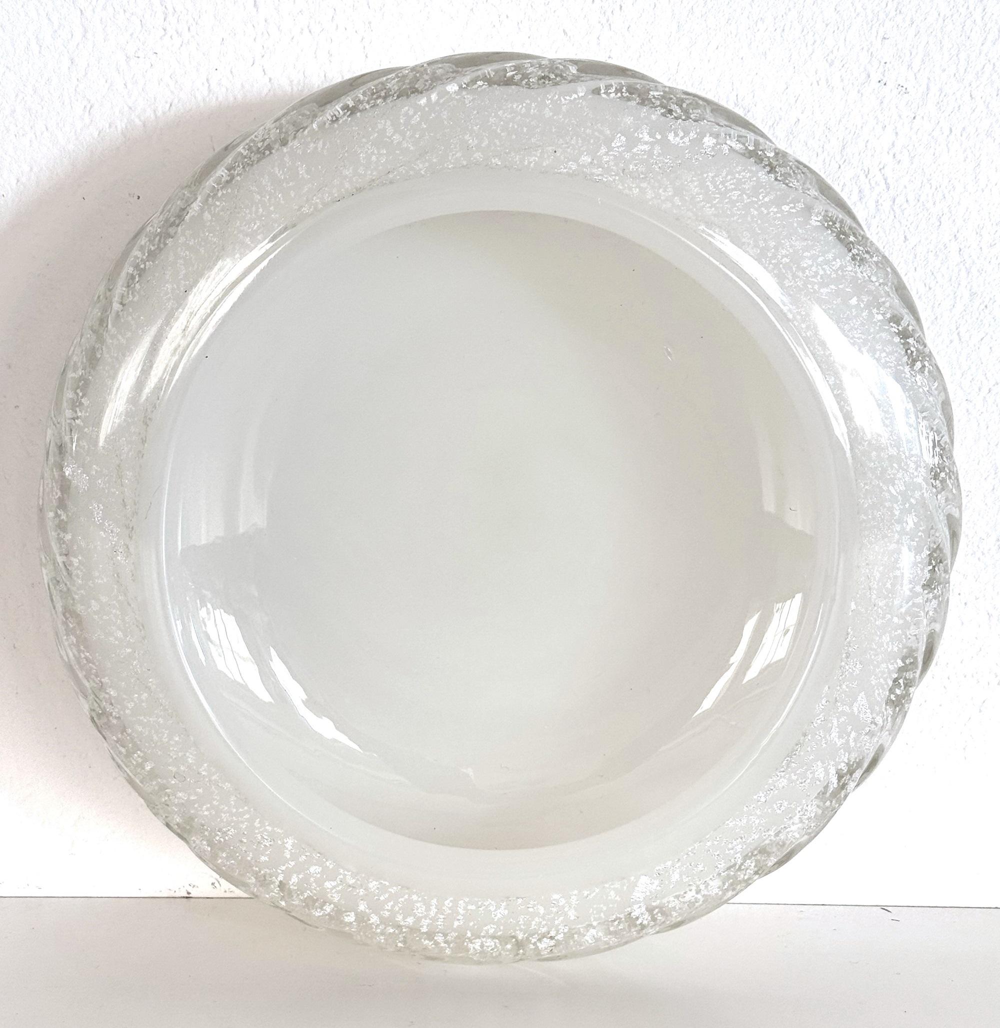 Italian Murano Glass Bowl or Vide-Poche in Twisted Glass with Shimmering, 1970s For Sale 2