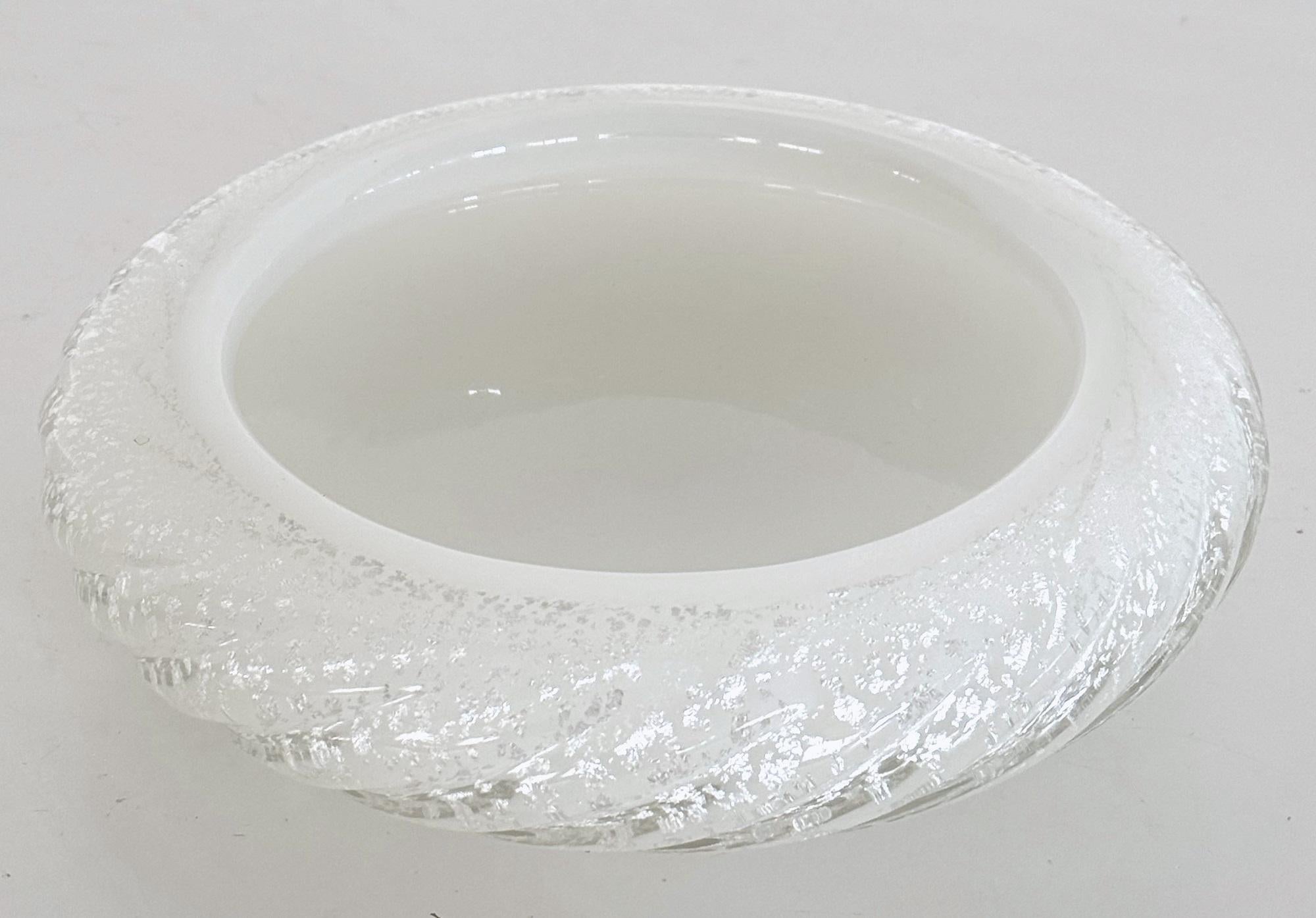Italian Murano Glass Bowl or Vide-Poche in Twisted Glass with Shimmering, 1970s For Sale 3