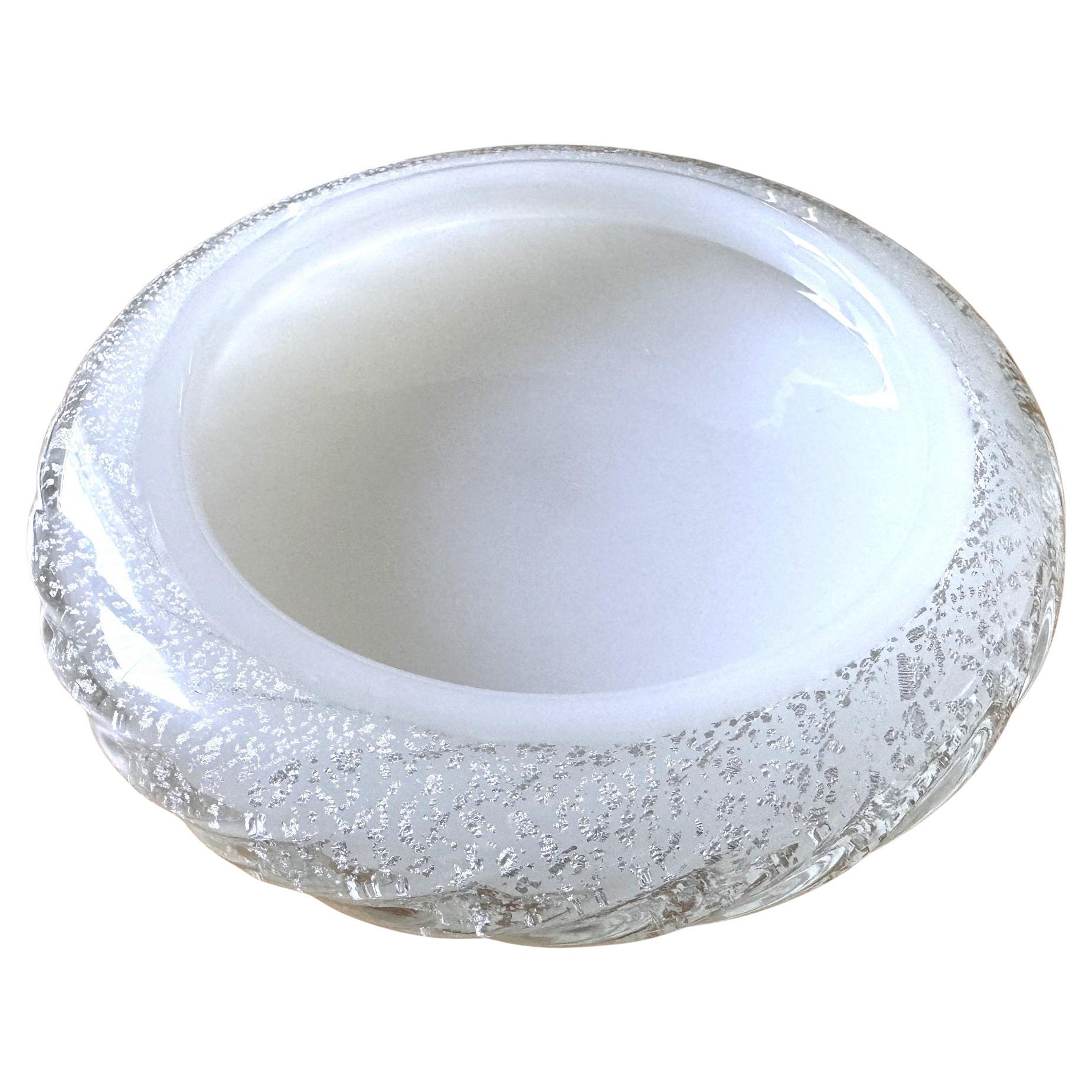 Bol ou Vide-Poche en verre torsadé et chatoyant italien de Murano, années 1970