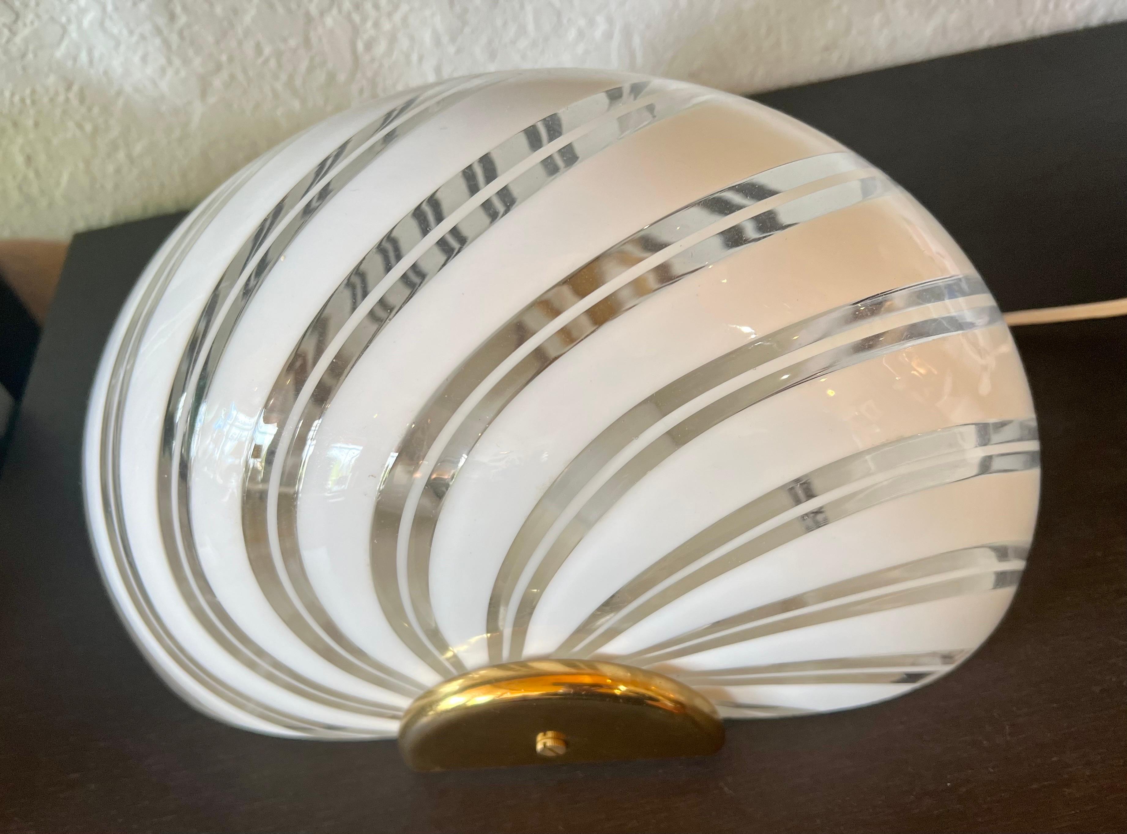 Italian Murano Glass & Brass Spiral Shell Wall / Table Sconce Lamp In Excellent Condition For Sale In San Diego, CA