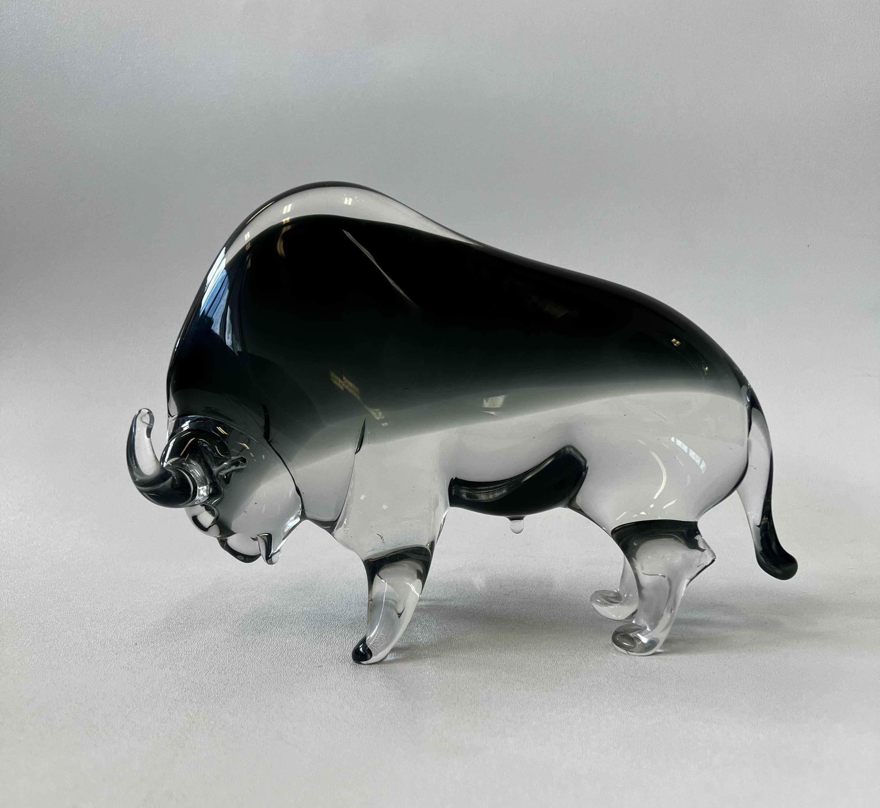 Italienische Murano-Glas-Stier-Skulptur von Franco Bottaro (Moderne der Mitte des Jahrhunderts) im Angebot