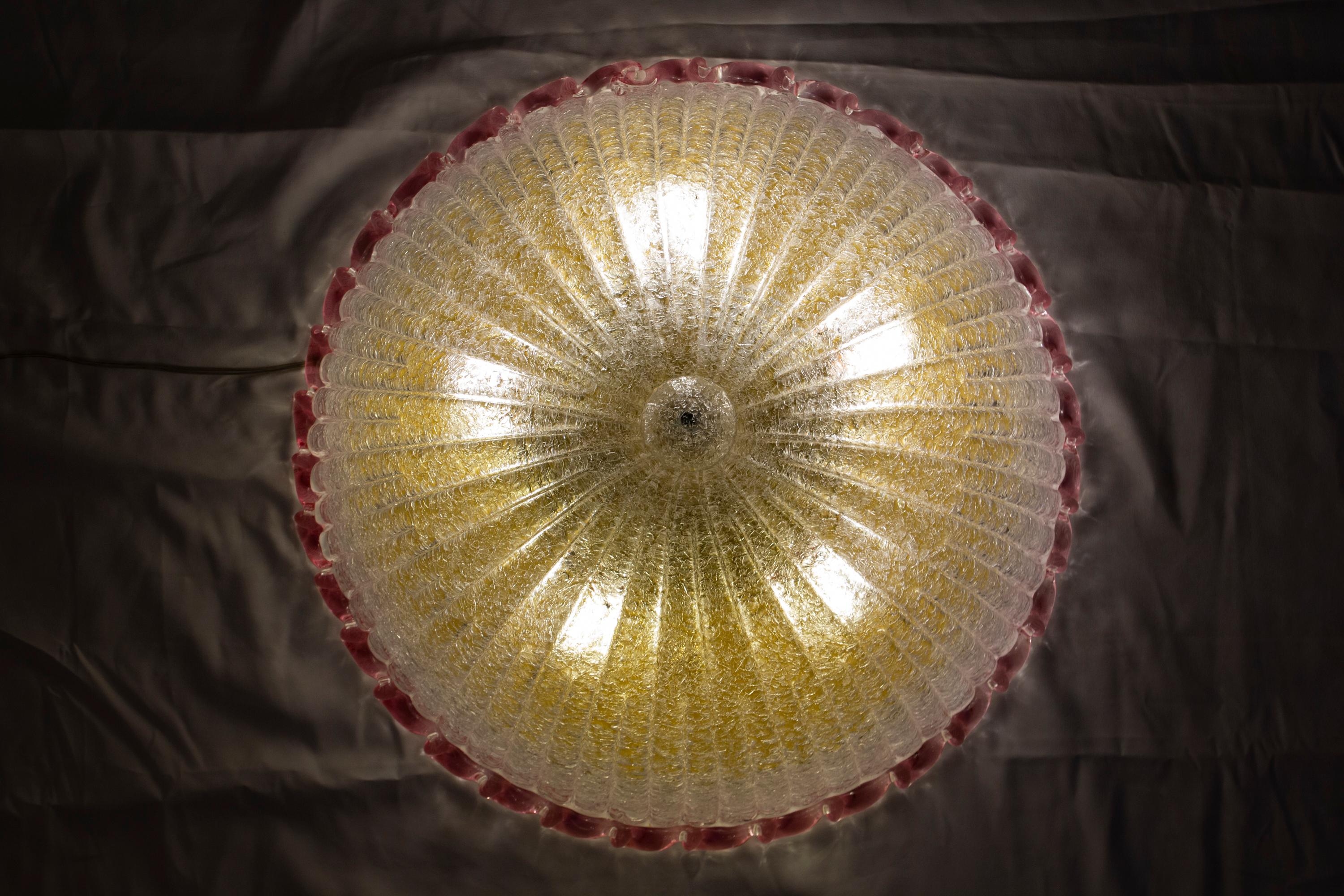 Italienische Murano Glas Deckenleuchte oder Flush Mount  mit rosa Umrandung im Angebot 5