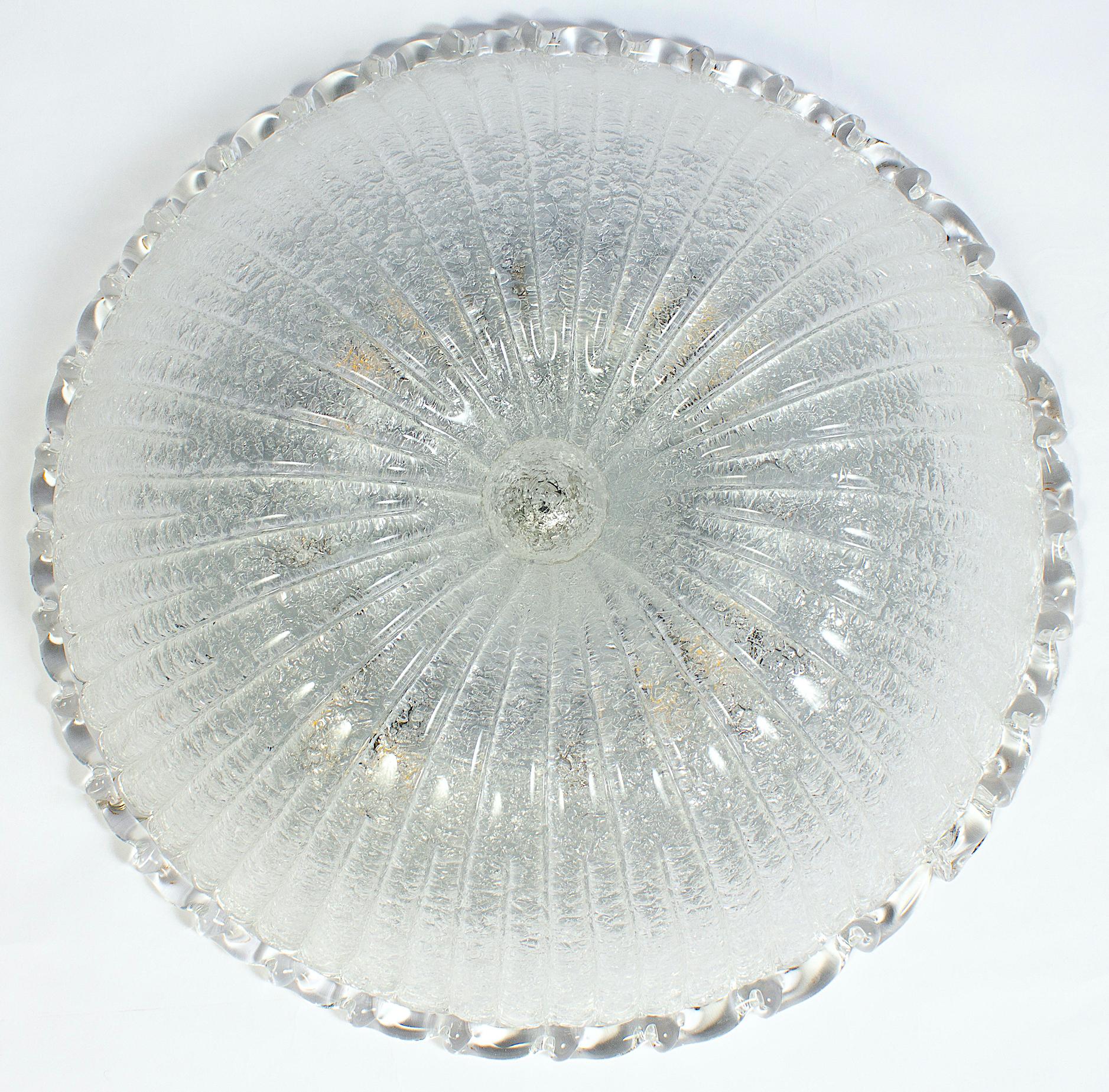 Italienische Murano Glas Deckenleuchte oder Flush Mount  mit rosa Umrandung im Angebot 7