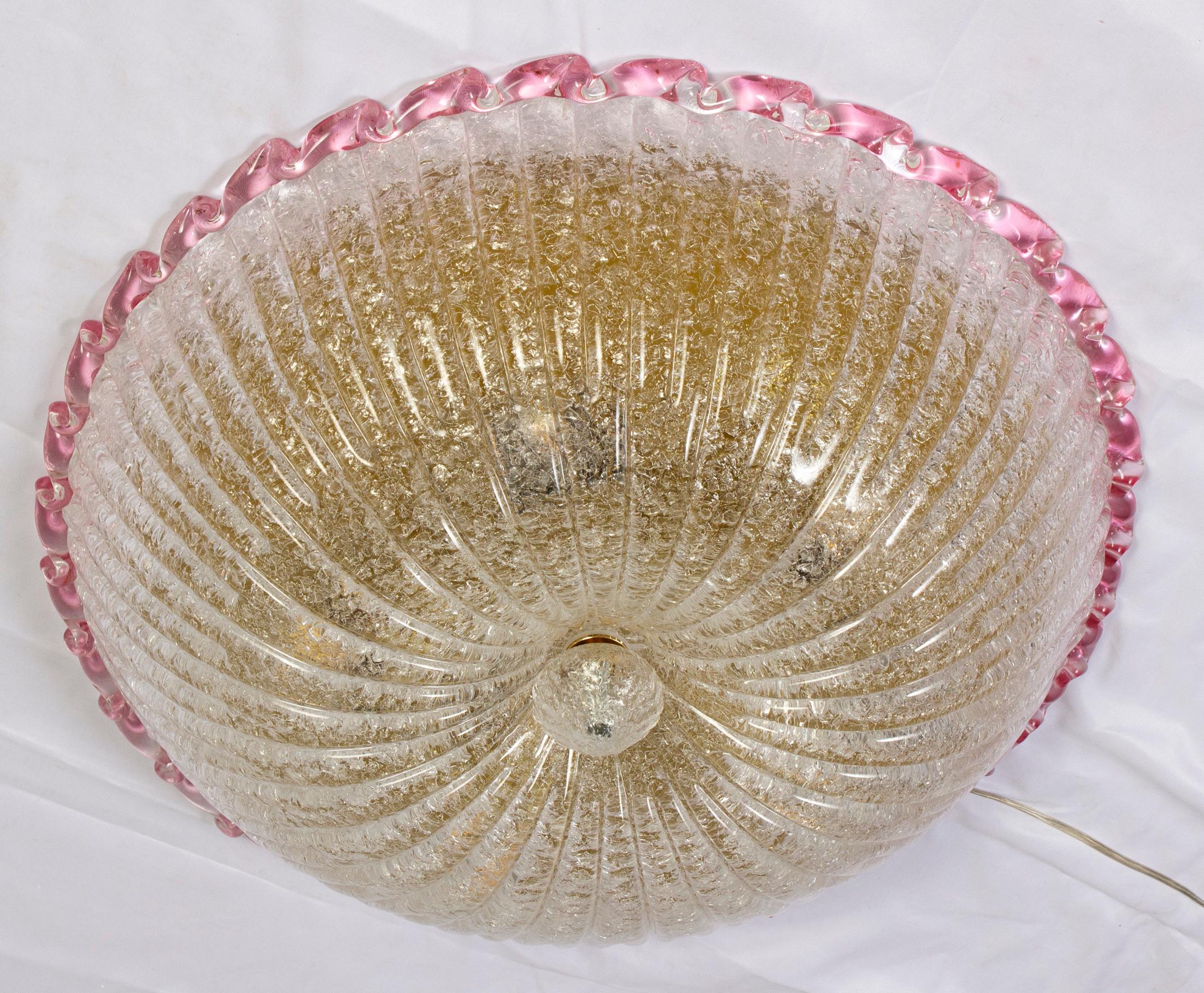 Italienische Murano Glas Deckenleuchte oder Flush Mount  mit rosa Umrandung (21. Jahrhundert und zeitgenössisch) im Angebot