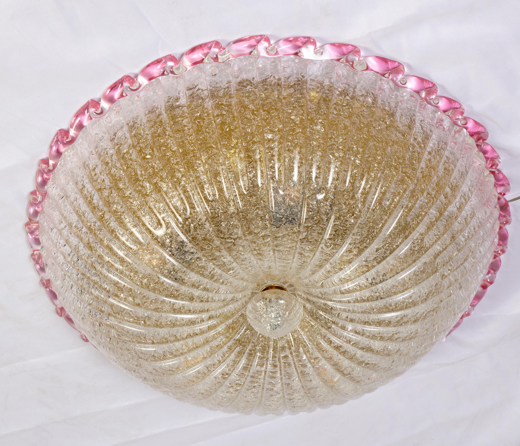 Italienische Murano Glas Deckenleuchte oder Flush Mount  mit rosa Umrandung (Geblasenes Glas) im Angebot