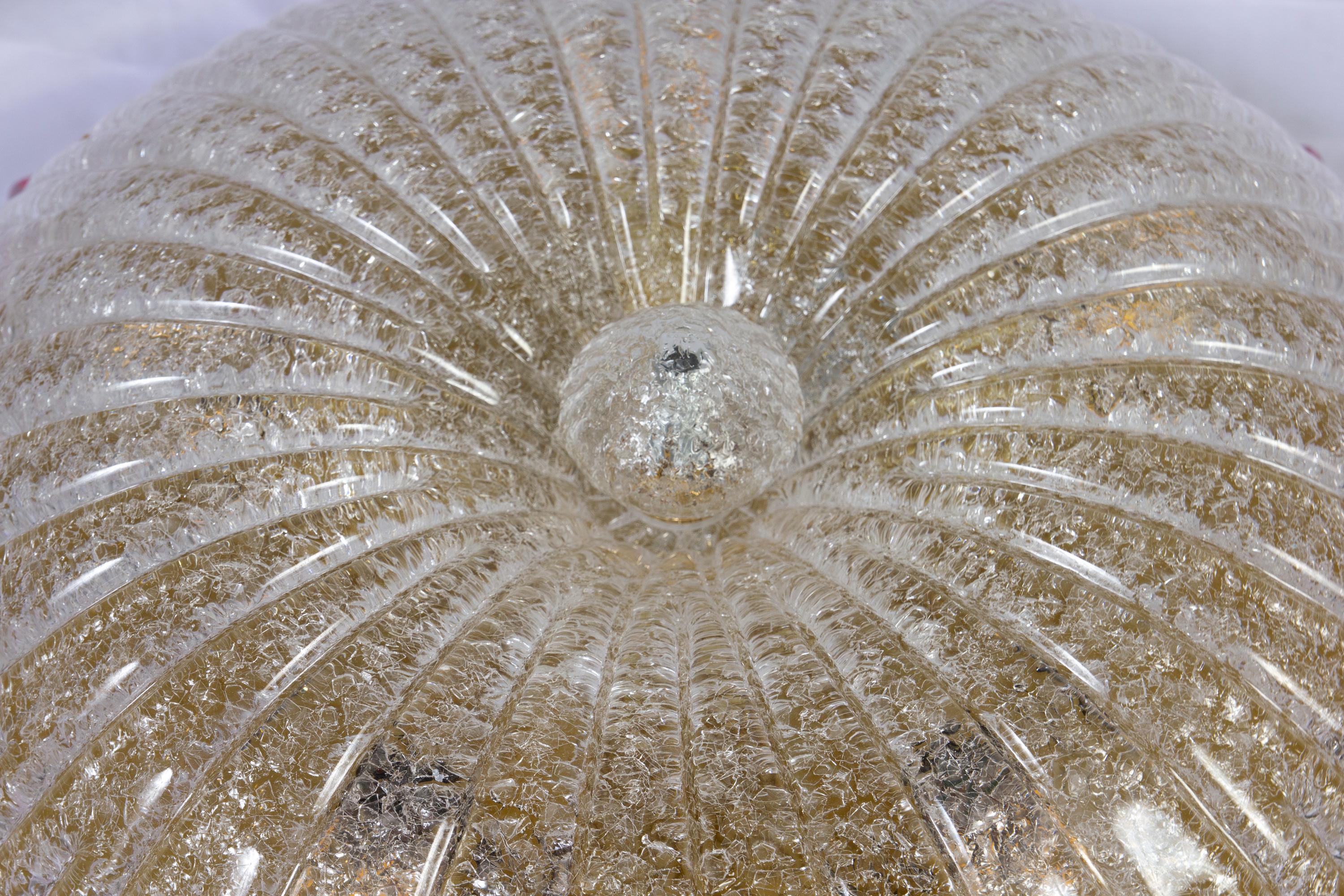 Italienische Murano Glas Deckenleuchte oder Flush Mount  mit rosa Umrandung im Angebot 1