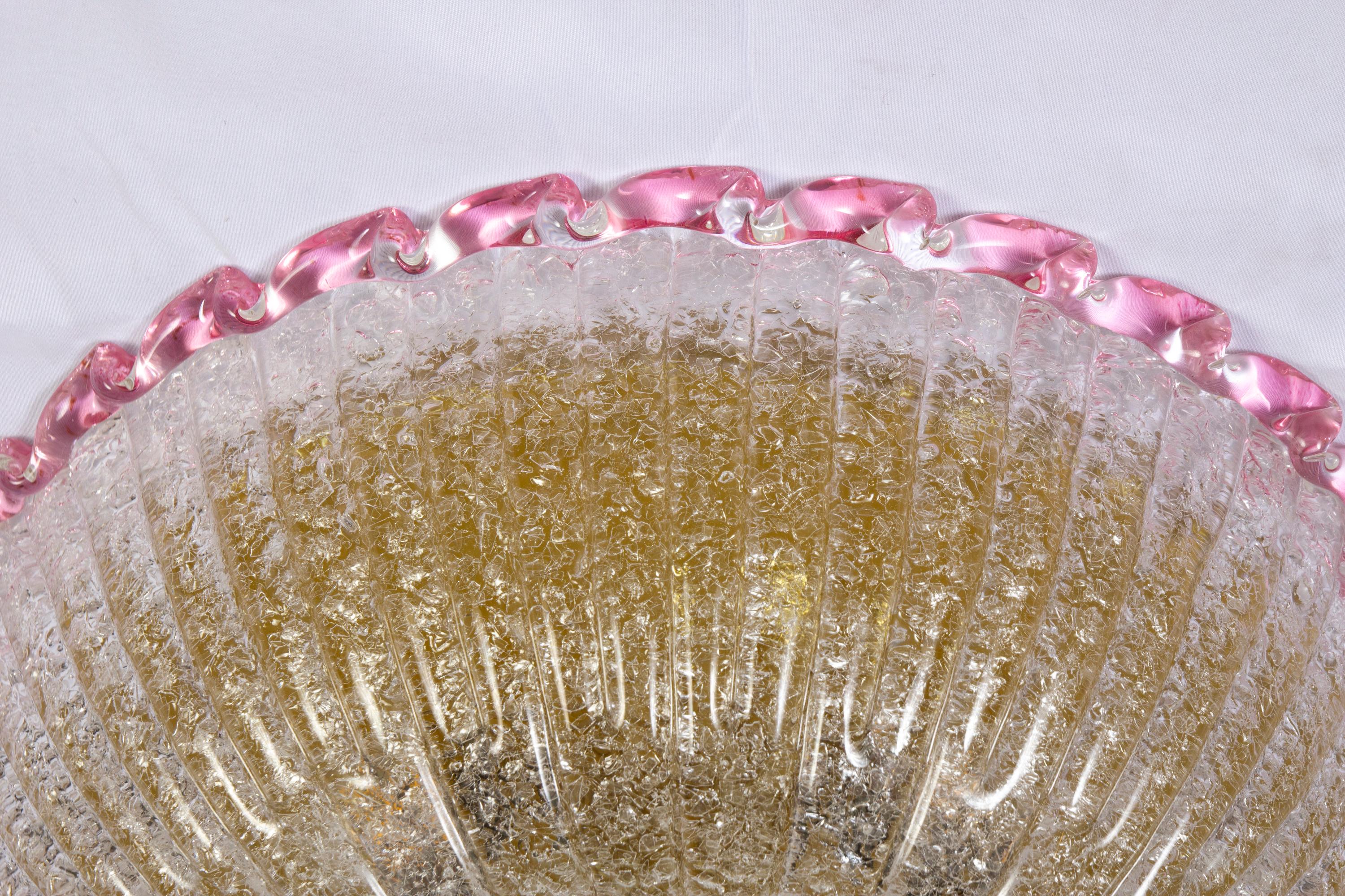 Italienische Murano Glas Deckenleuchte oder Flush Mount  mit rosa Umrandung im Angebot 2