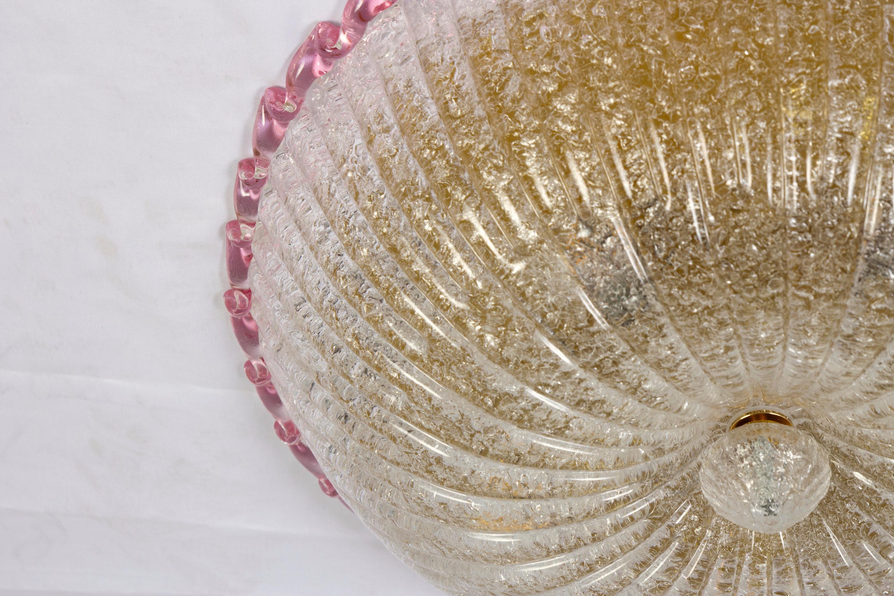 Italienische Murano Glas Deckenleuchte oder Flush Mount  mit rosa Umrandung im Angebot 3