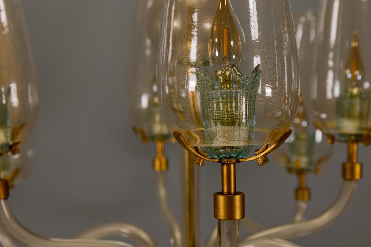 Araña italiana de ocho luces de cristal de Murano con detalles dorados, años 70 en venta 8