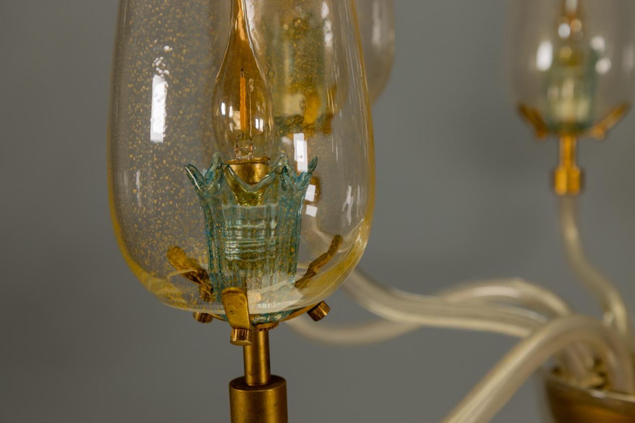 Araña italiana de ocho luces de cristal de Murano con detalles dorados, años 70 en venta 9