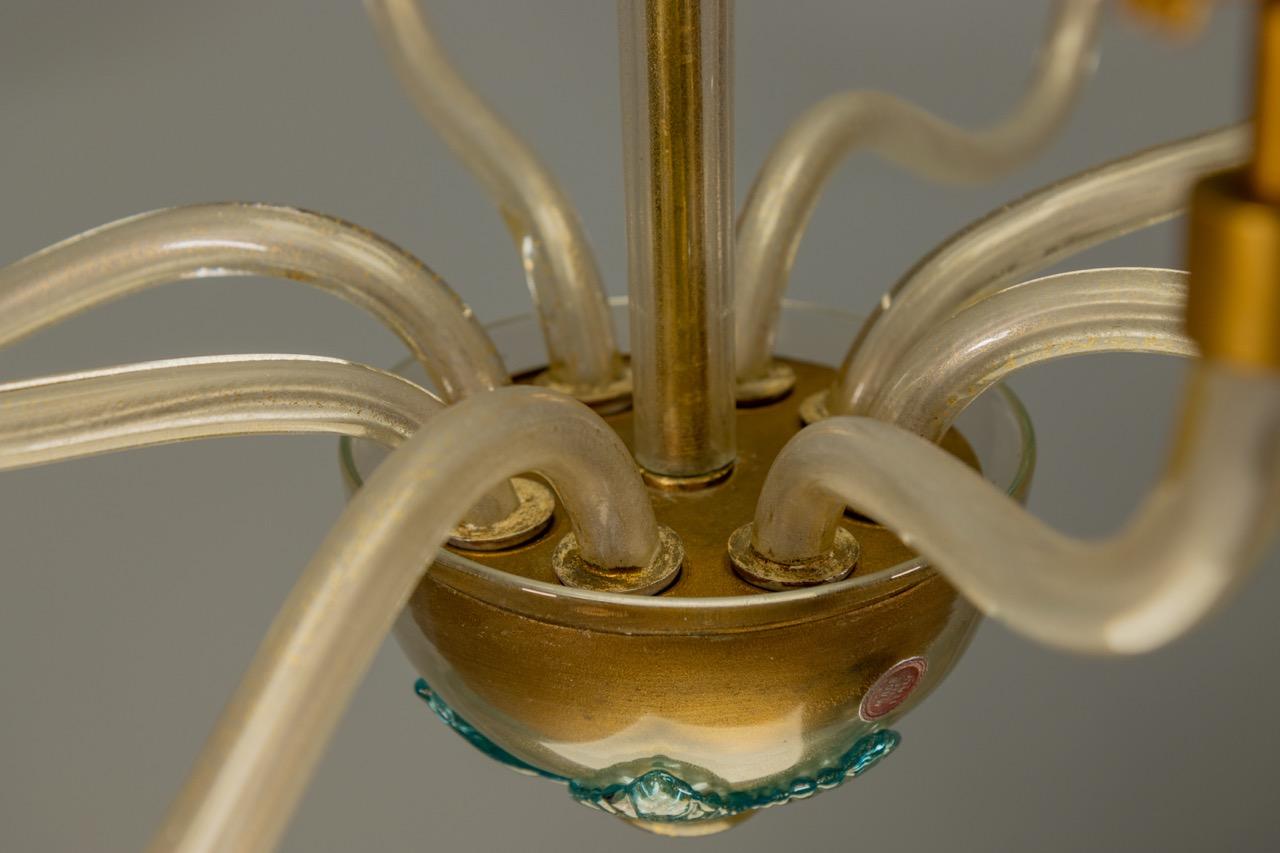 Araña italiana de ocho luces de cristal de Murano con detalles dorados, años 70 en venta 11