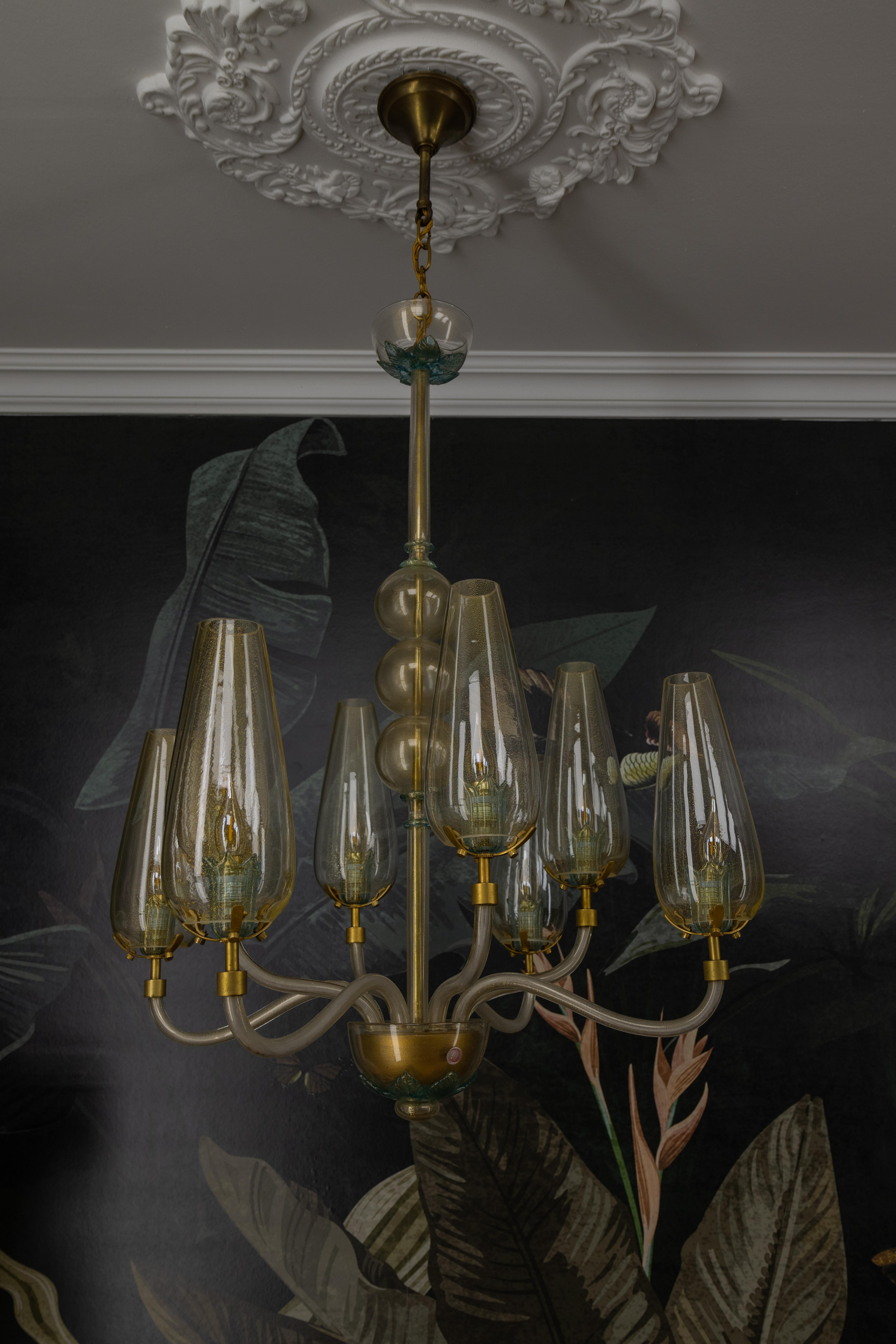 Araña italiana de ocho luces de cristal de Murano con detalles dorados, años 70 en Bueno estado para la venta en Barntrup, DE