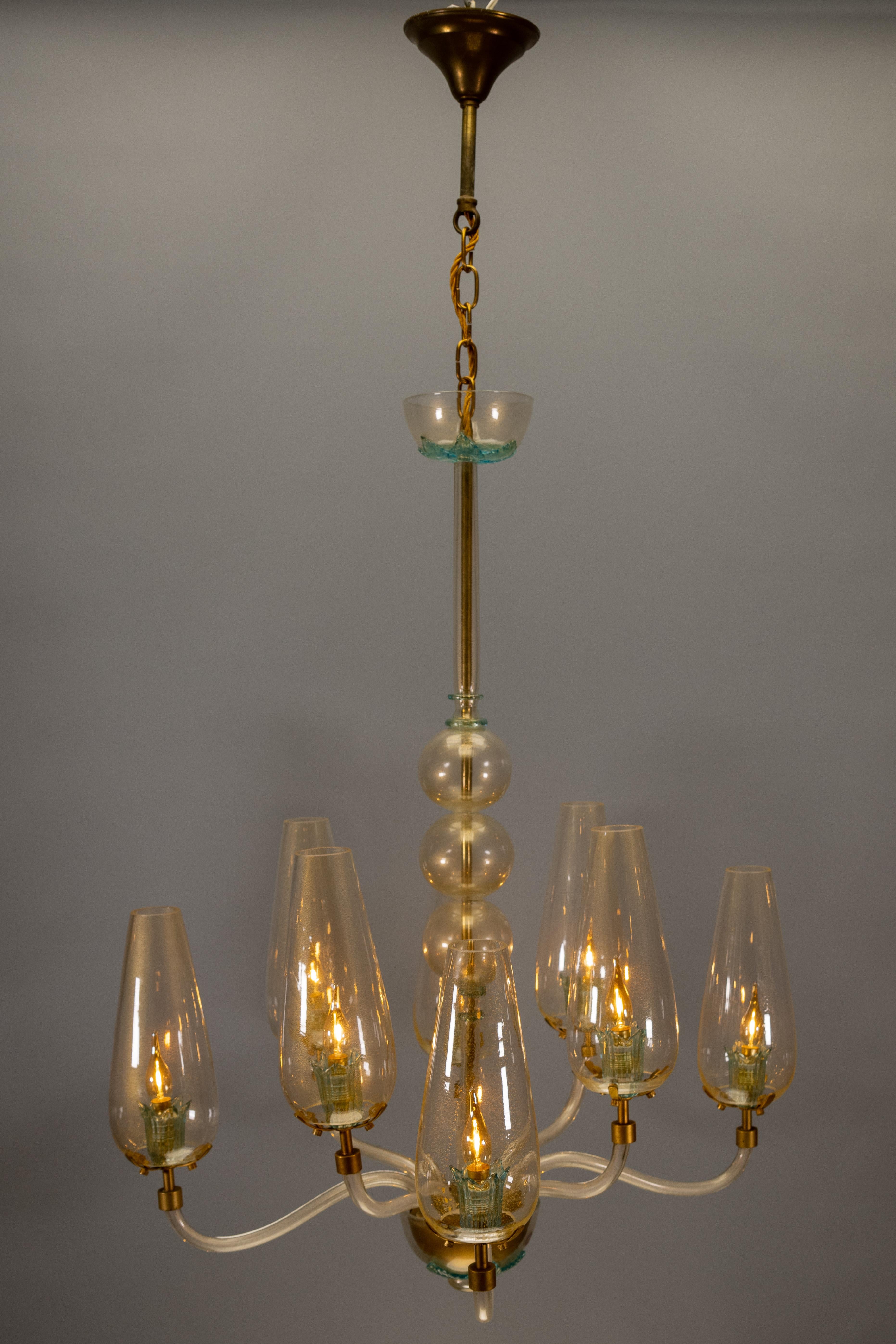Araña italiana de ocho luces de cristal de Murano con detalles dorados, años 70 en venta 2