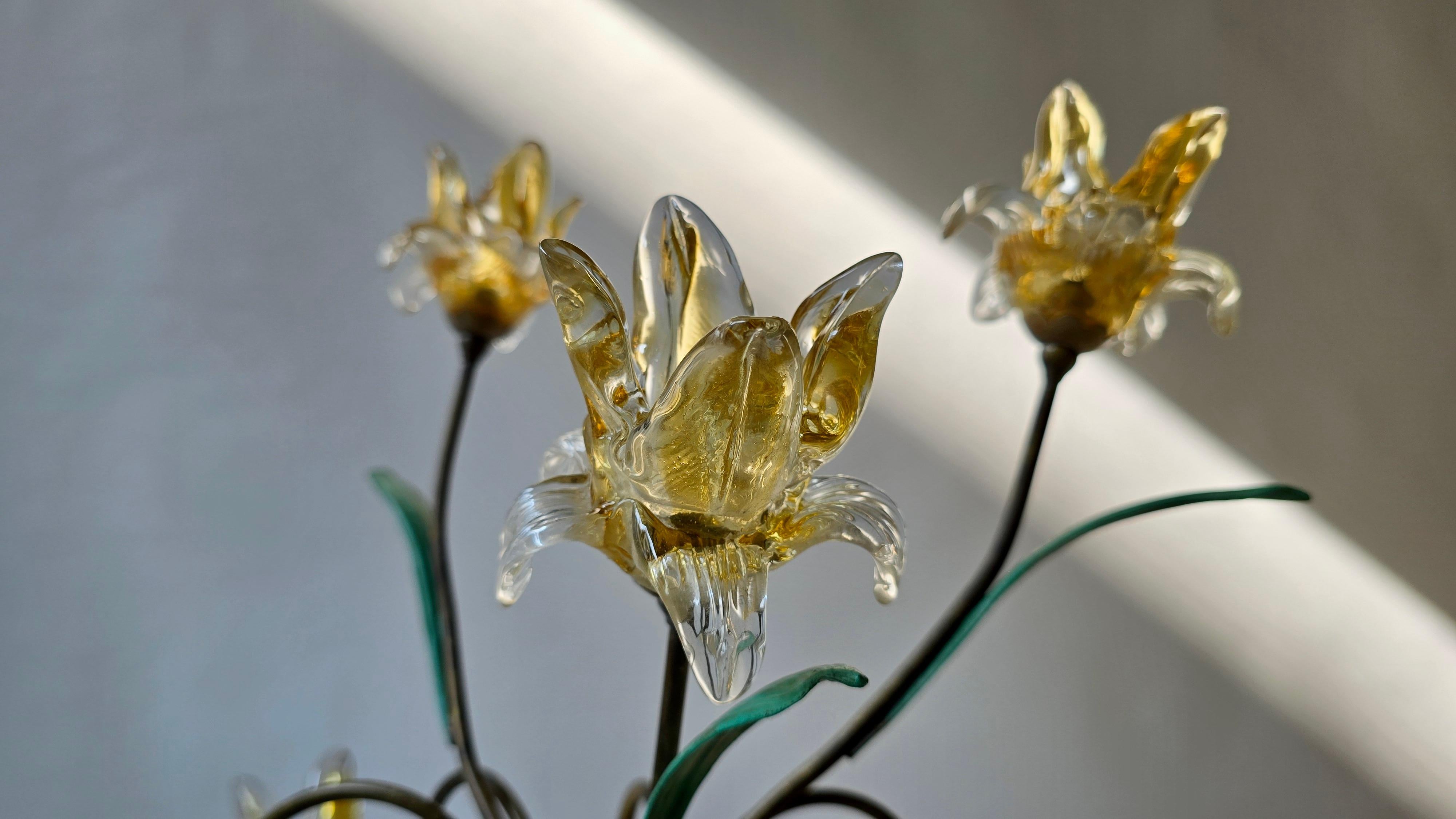 Lámpara de araña semiesférica italiana estilo Murano con 19 flores de cristal en venta 2