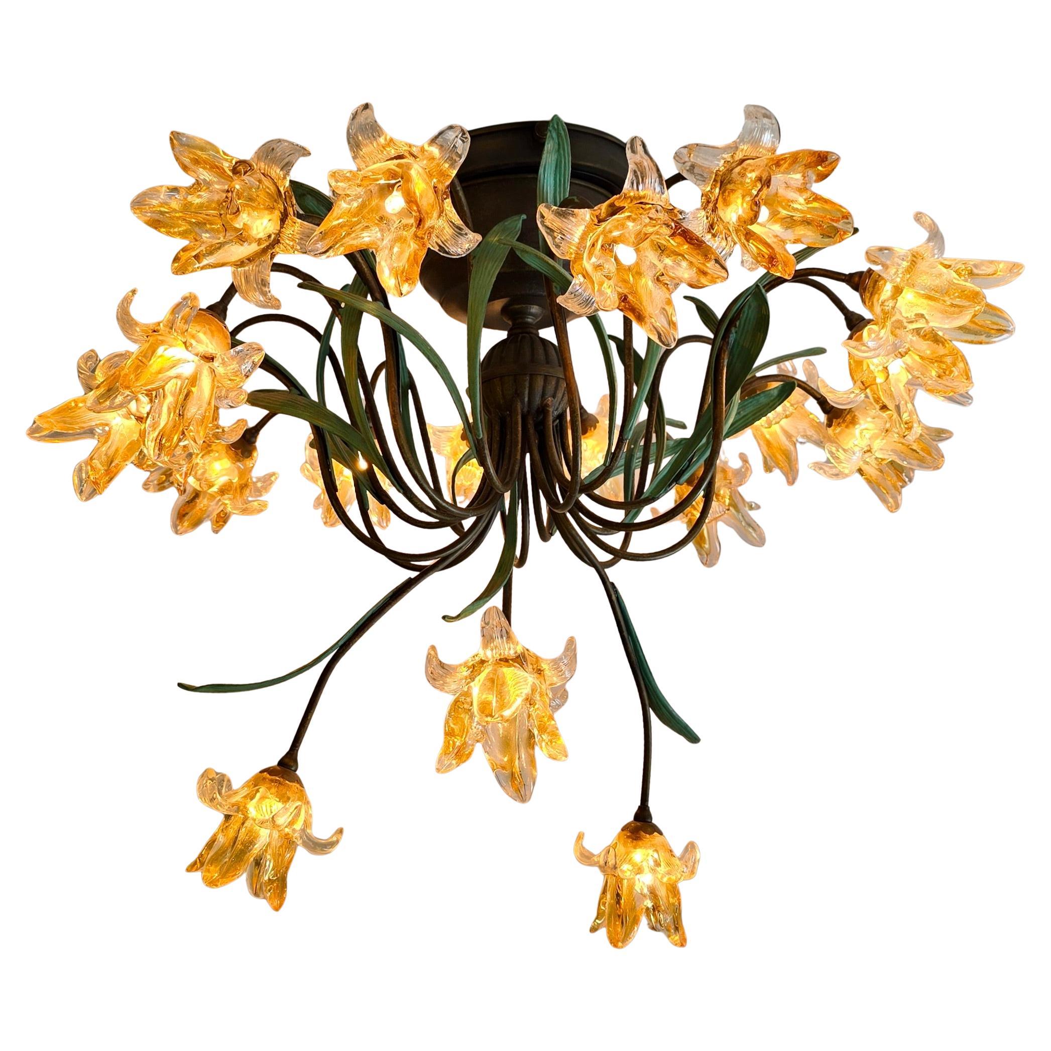 Lustre semi-affleurant italien de style Murano avec 19 fleurs en verre