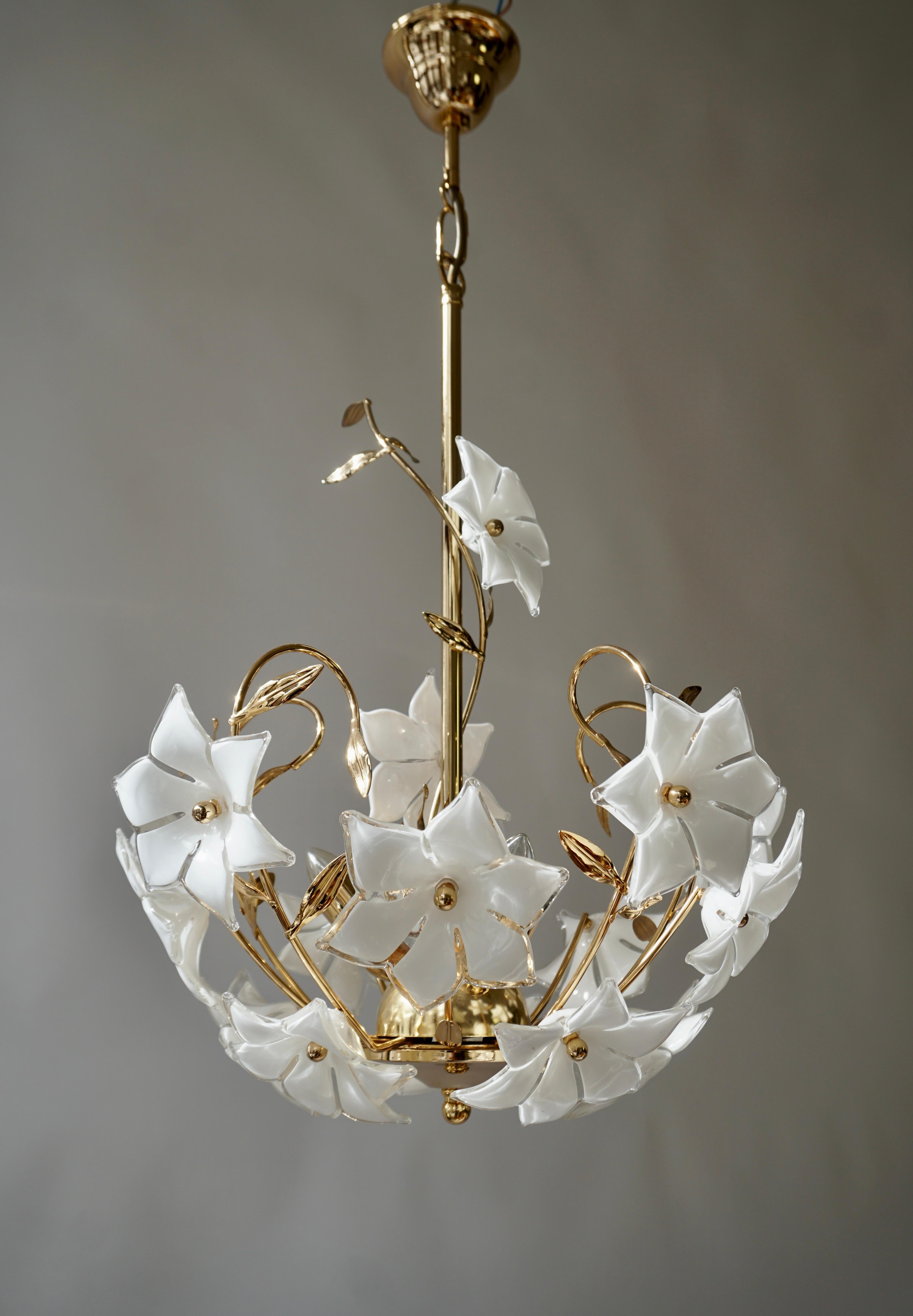  Italian Murano Glass Flower and Gilt Brass Chandelier In Good Condition In Antwerp, BE