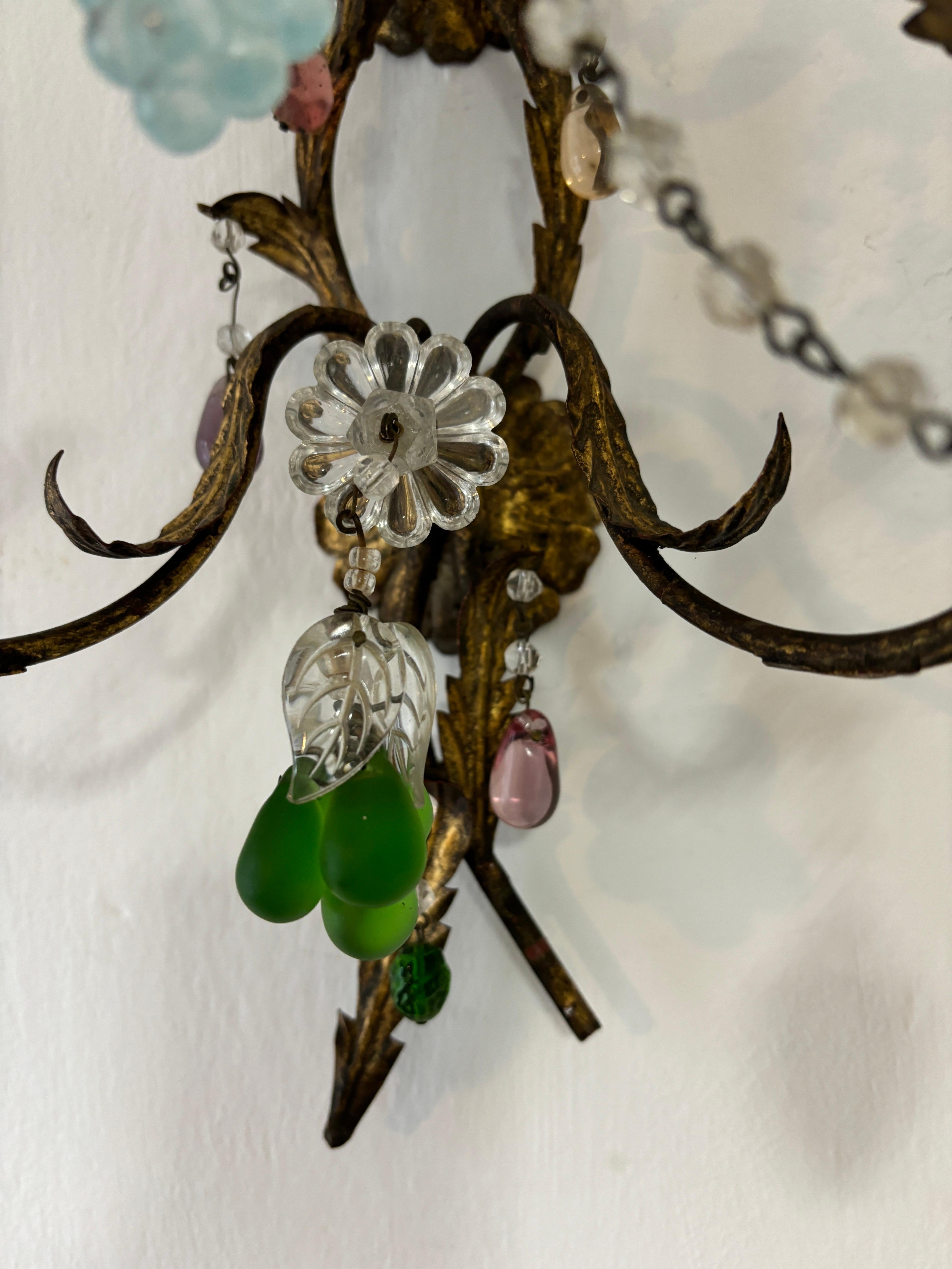 Italian Murano Glass Fruit Crystal Grapes Tole 3 lights Sconces, circa 1930 For Sale 2