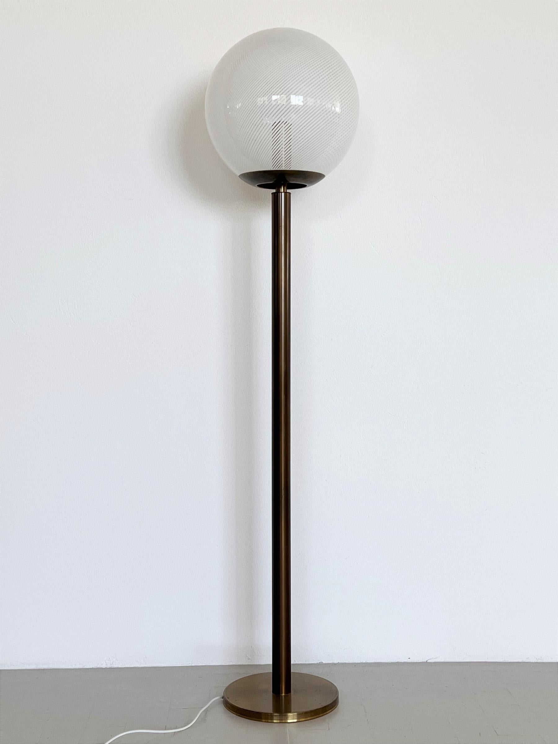 Italian Murano Glass Globe and Brass Floor Lamp, 1970s For Sale 11