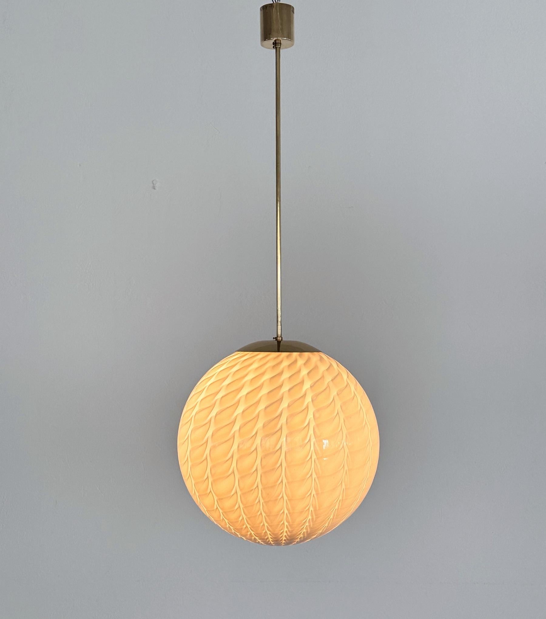 Italienischer Muranoglas-Kronleuchter mit Messingdetails von Venini, 1970er Jahre 5