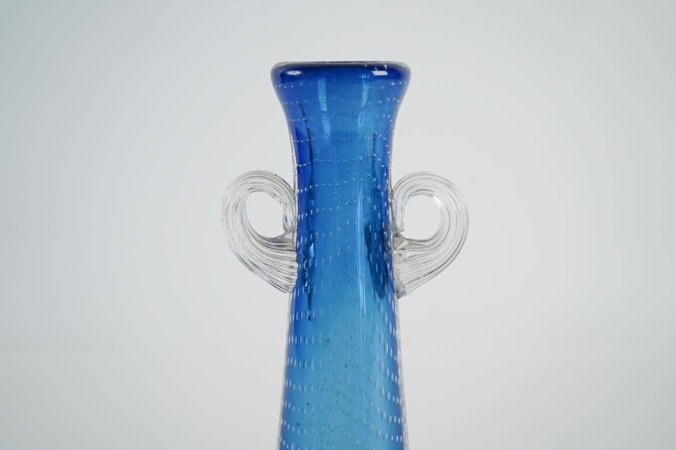 Italian Murano Glass Midcentury Vase, circa 1950
h: 27cm, l: 10cm, p: 7cm
