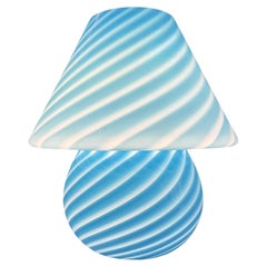 Lámpara de sobremesa italiana de cristal de Murano en forma de seta con diseño de remolinos azules, años 70