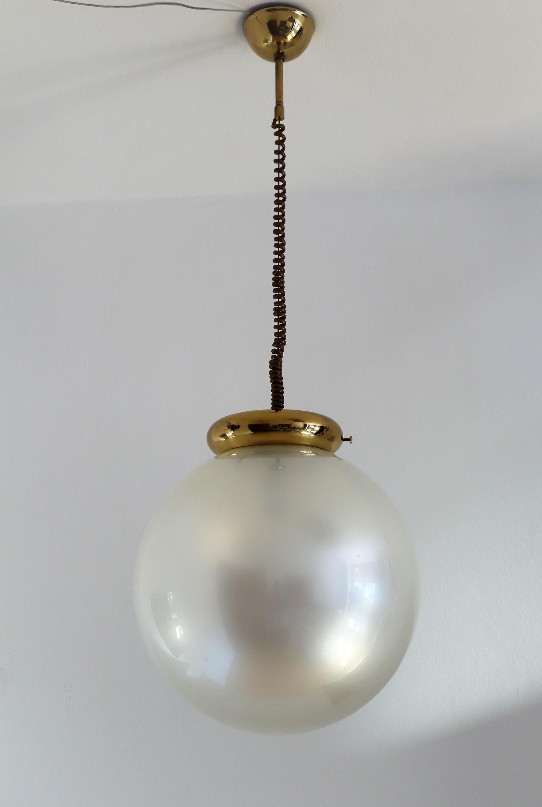 Mid-Century Modern Italian Murano Glass Pendant Chandelier in Pearl Optic with Brass Details, 1970s