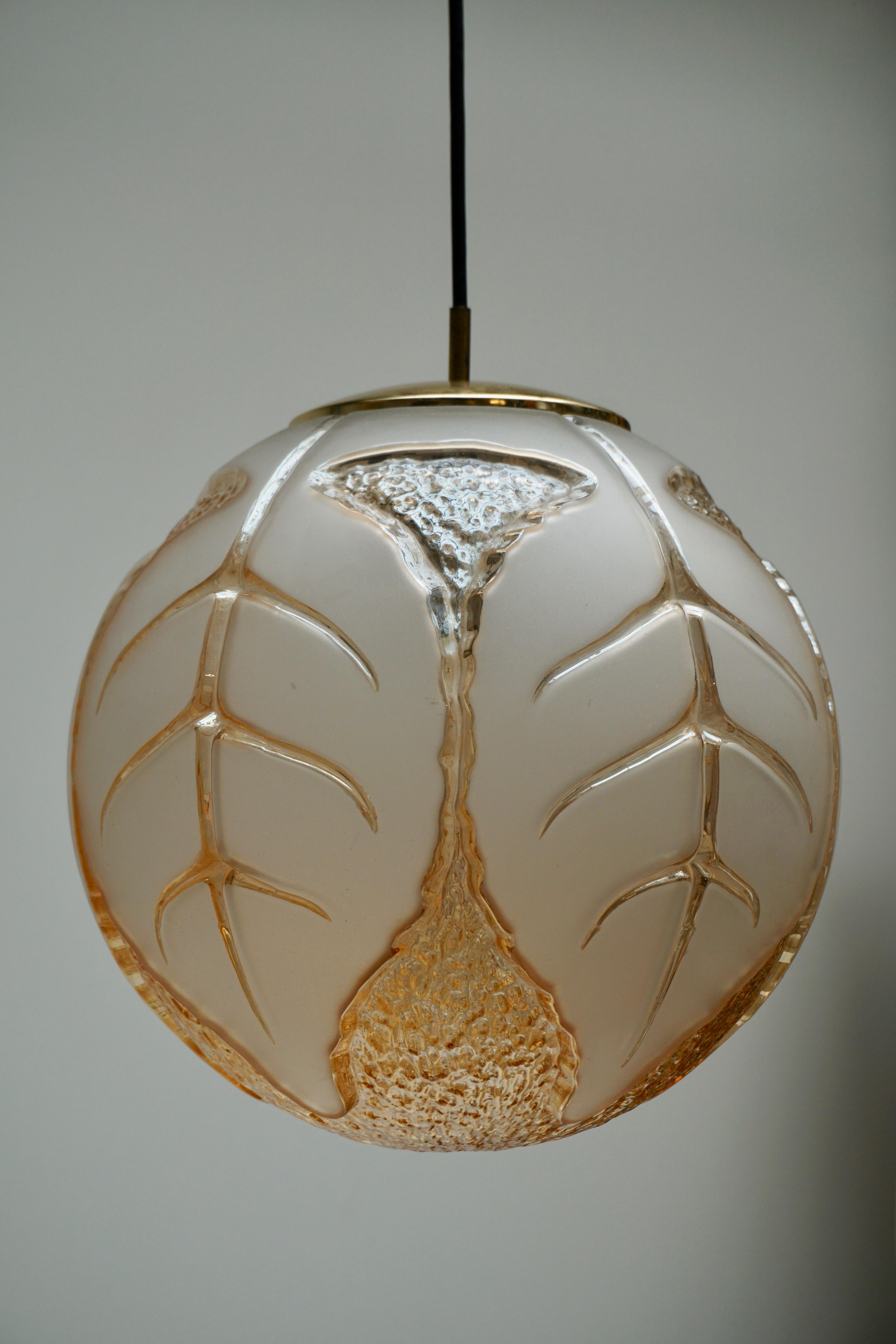 Italian Murano glass ceiling lamp.
Measures: Diameter 37 cm.
Height 35 cm.
Total height 80 cm.