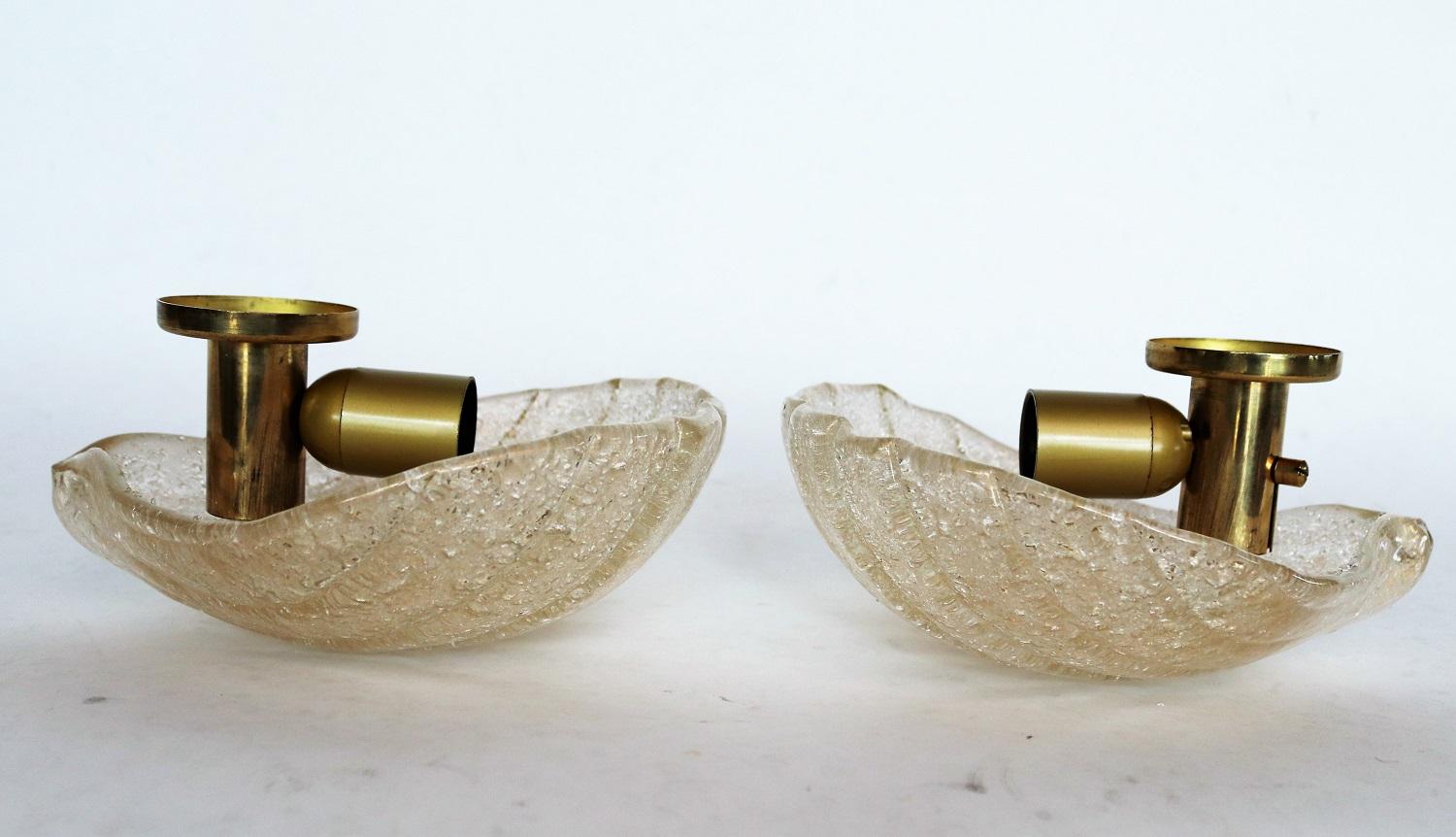 Italian Murano Glass Shell and Brass Wall Sconces or Wall Lights, 1970s In Good Condition In Morazzone, Varese