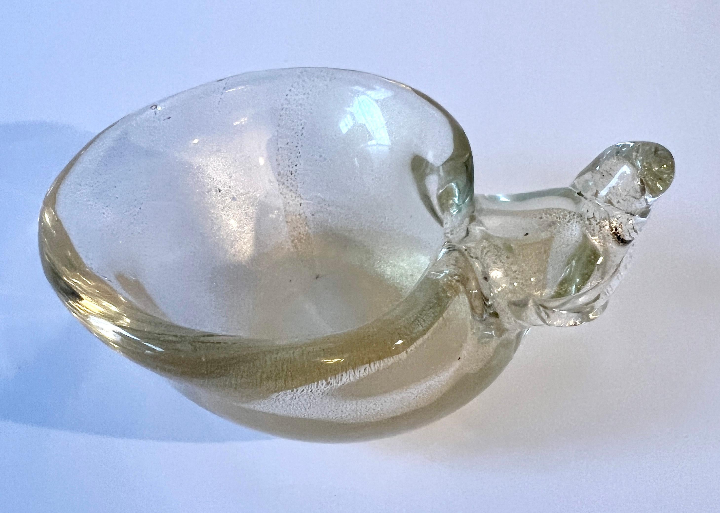 Concha italiana de cristal de Murano con escamas de oro auténtico siglo XX en venta