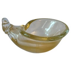 Conchiglia in vetro di Murano con scaglie d'oro reale