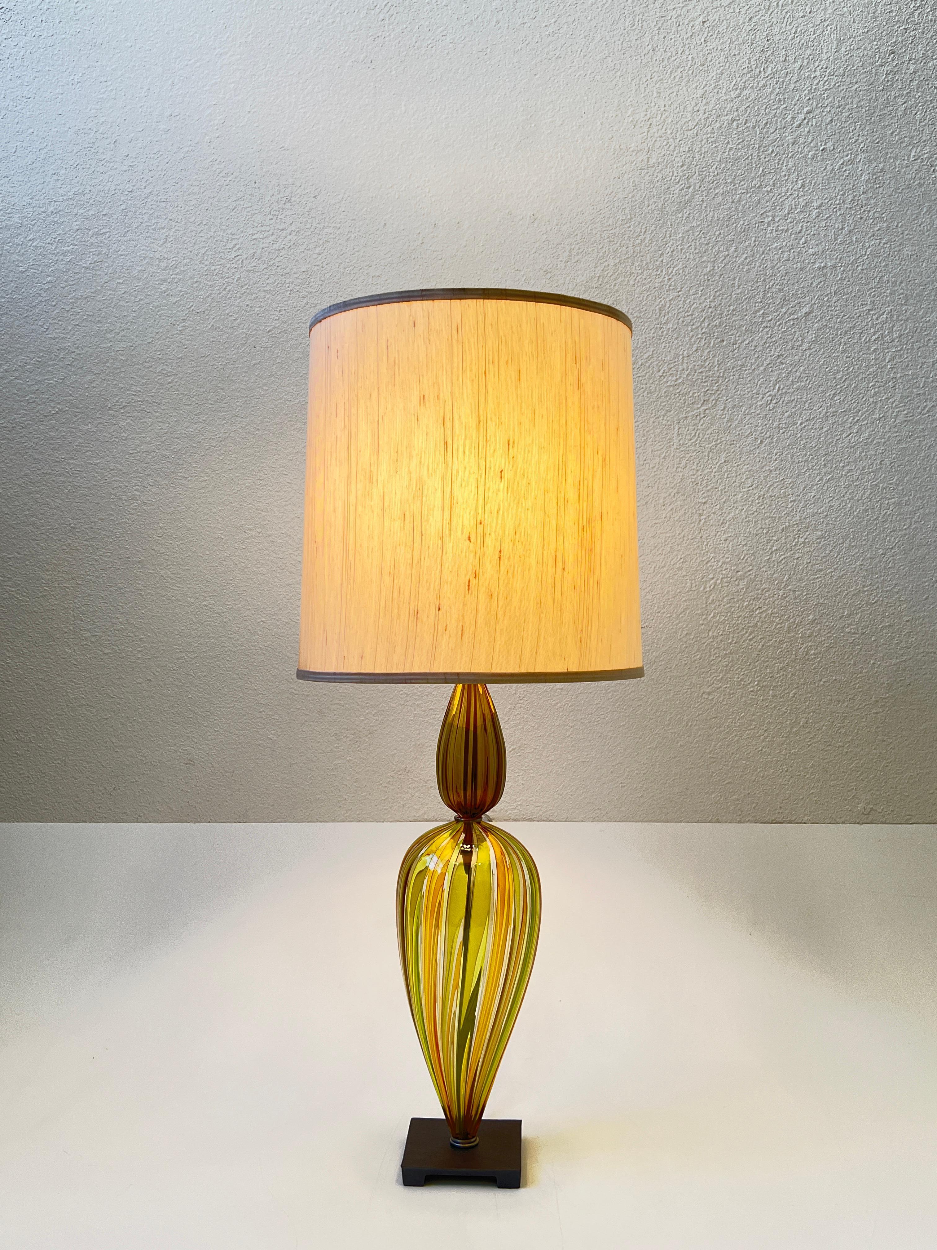 Mid-Century Modern Lampe de bureau italienne en verre de Murano en vente