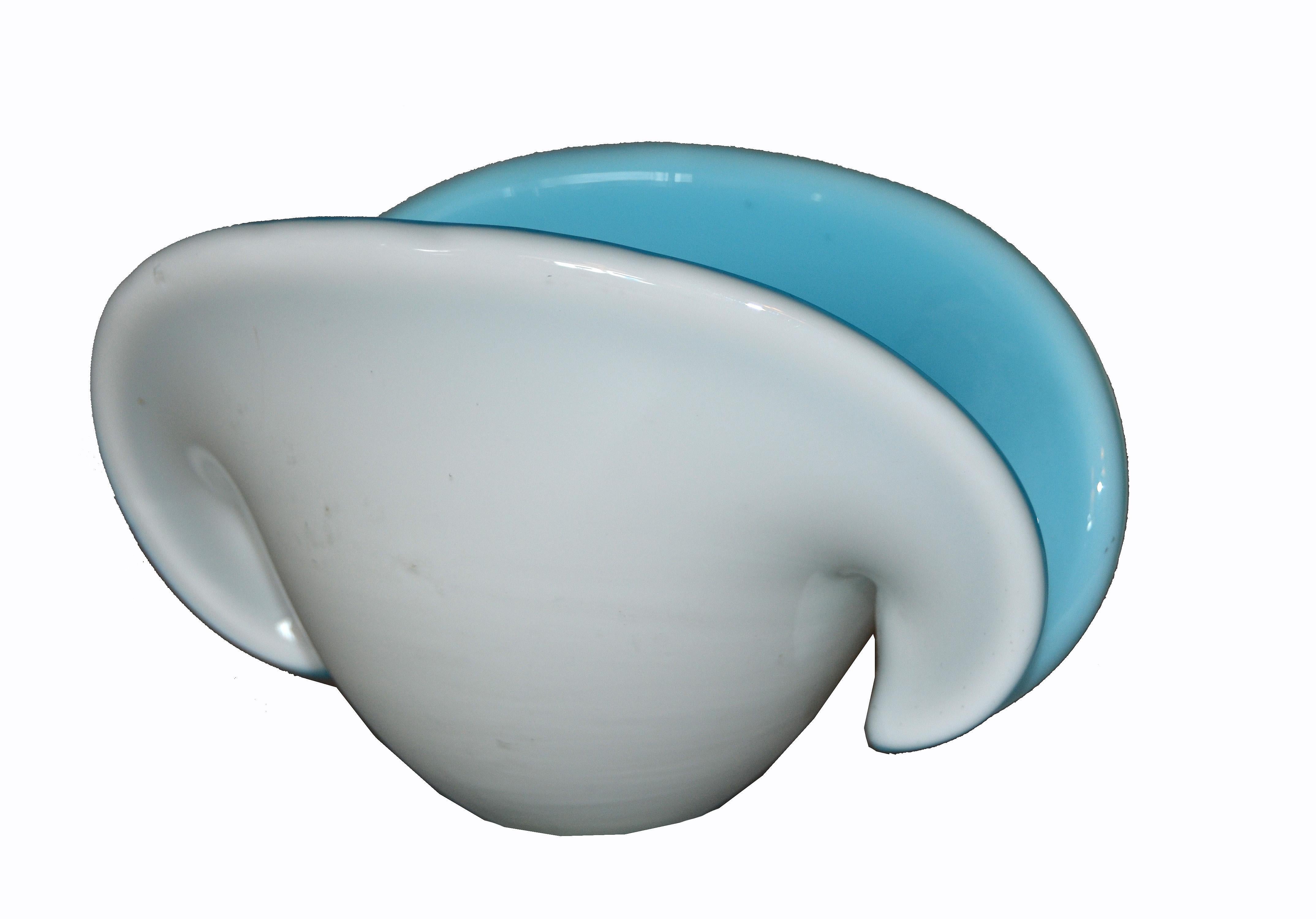 Mid-Century Modern Italian Murano Glass Two-Color Triangular Shaped Catchall Bowl For Sale