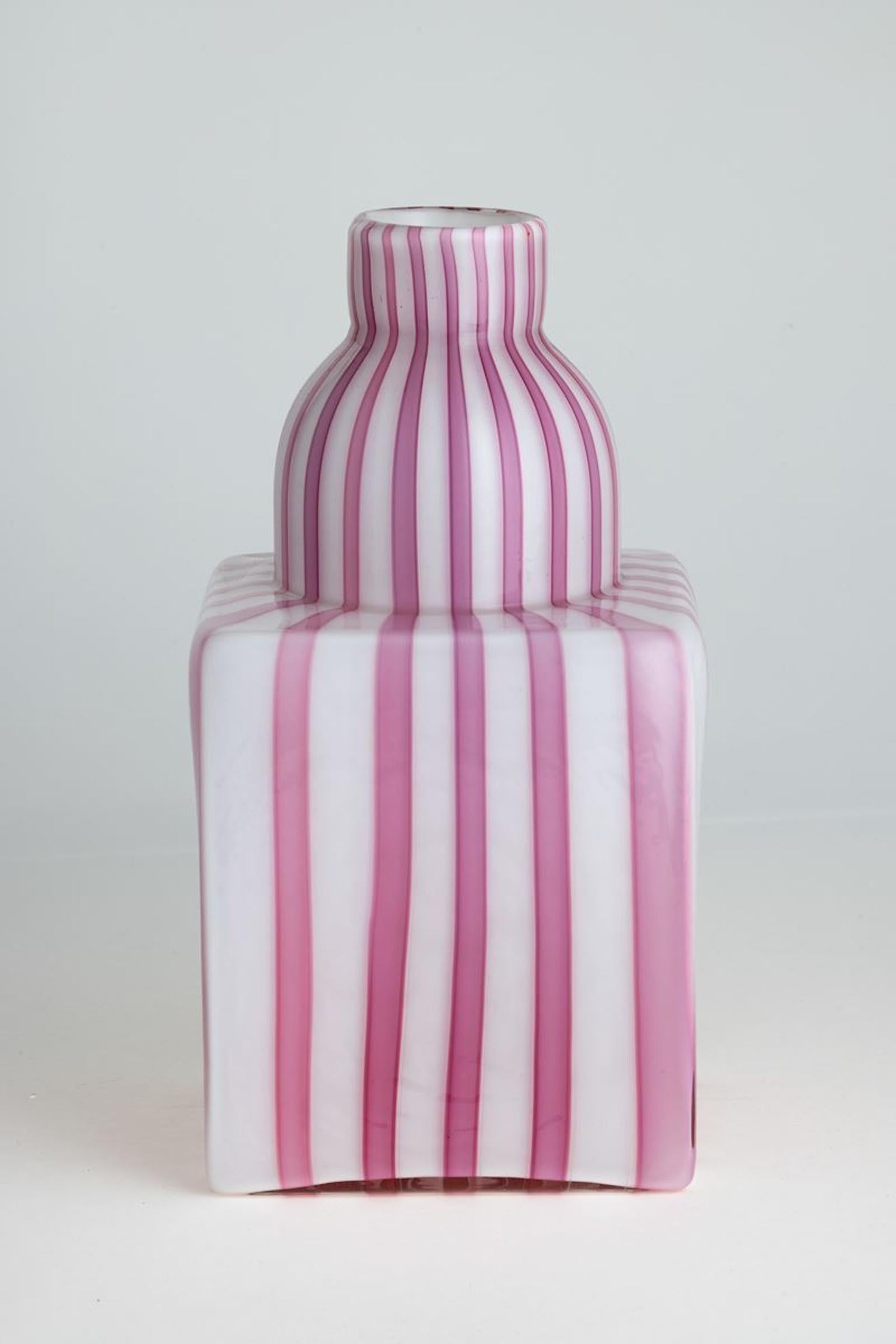 Italian Murano Glass Vase Berito Model by Alessandro Mendini for Venini Excellent état - En vente à Milan, Italy