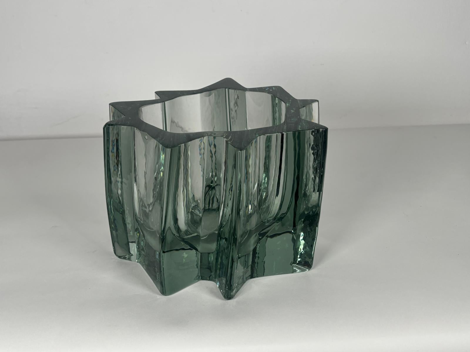 Rarely seen freeform glass vase designed by Angelo Mangiarotti and manufactured by Vetrerie Vistosi, 1972. Very heavy transparent glass.
This model was exhibited at the XXXVI Biennale, Venice, 1972.

Biography
ANGELO MANGIAROTTI was born in Milan on