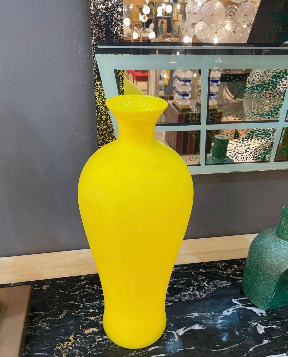 Moderno Vaso in raso giallo di Cenedese, 1970 circa in vendita