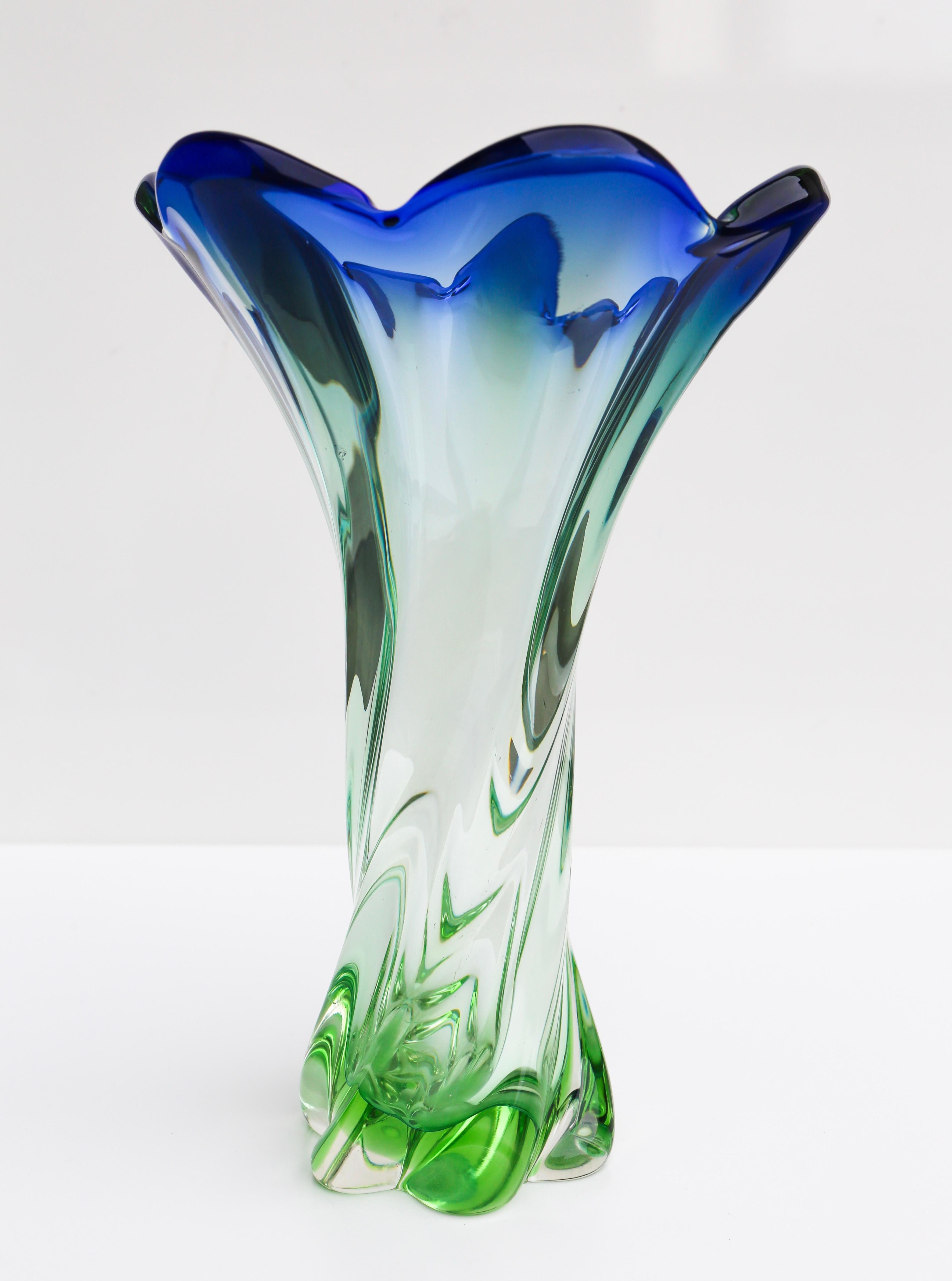 Hollywood Regency Vase en verre italien de Murano en vente