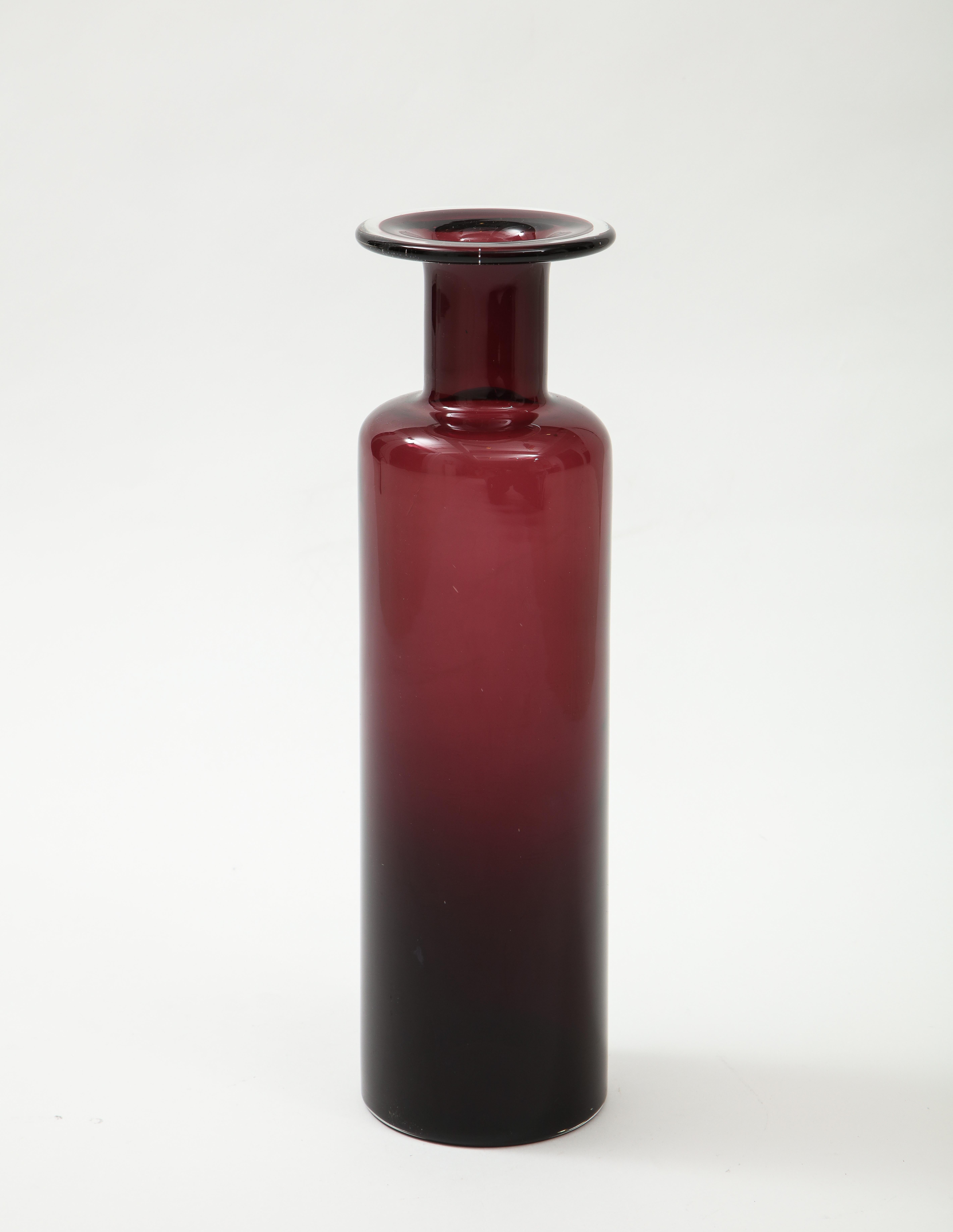 Murano Style Glass Vase, c. 2000 In Good Condition In Brooklyn, NY