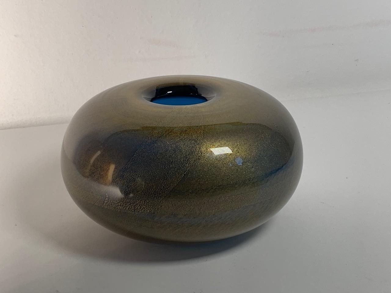 Vase Sommersi Oro conçu par Laura Diaz de Santillana et produit par Venini en 1992. Signé.
