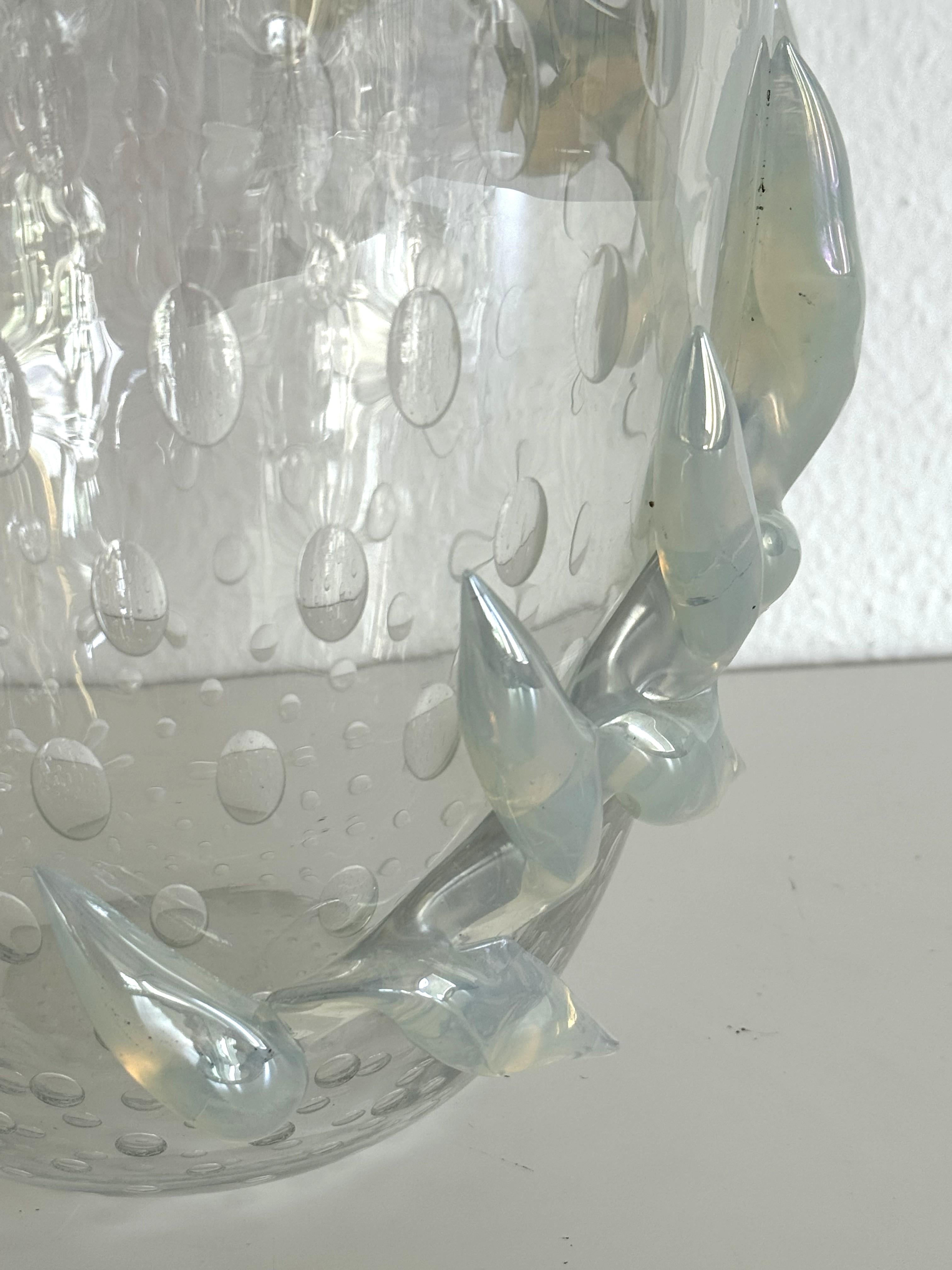 Fatto a mano Vaso in vetro di Murano con bolle d'aria e ghirlanda di vetro in vendita