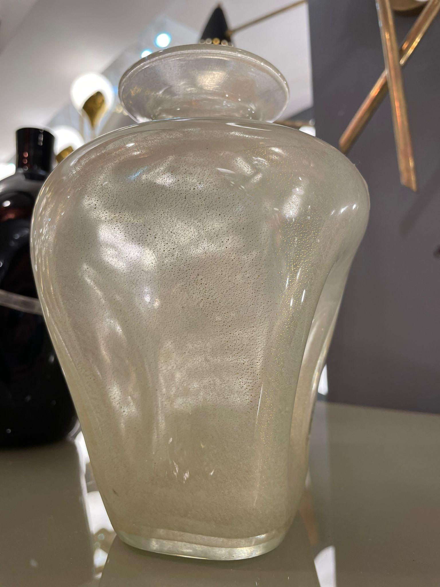 Mid-20th Century Italian Murano Glass Vase with Gold Inclusion by Barovier & Toso, circa 1950 For Sale