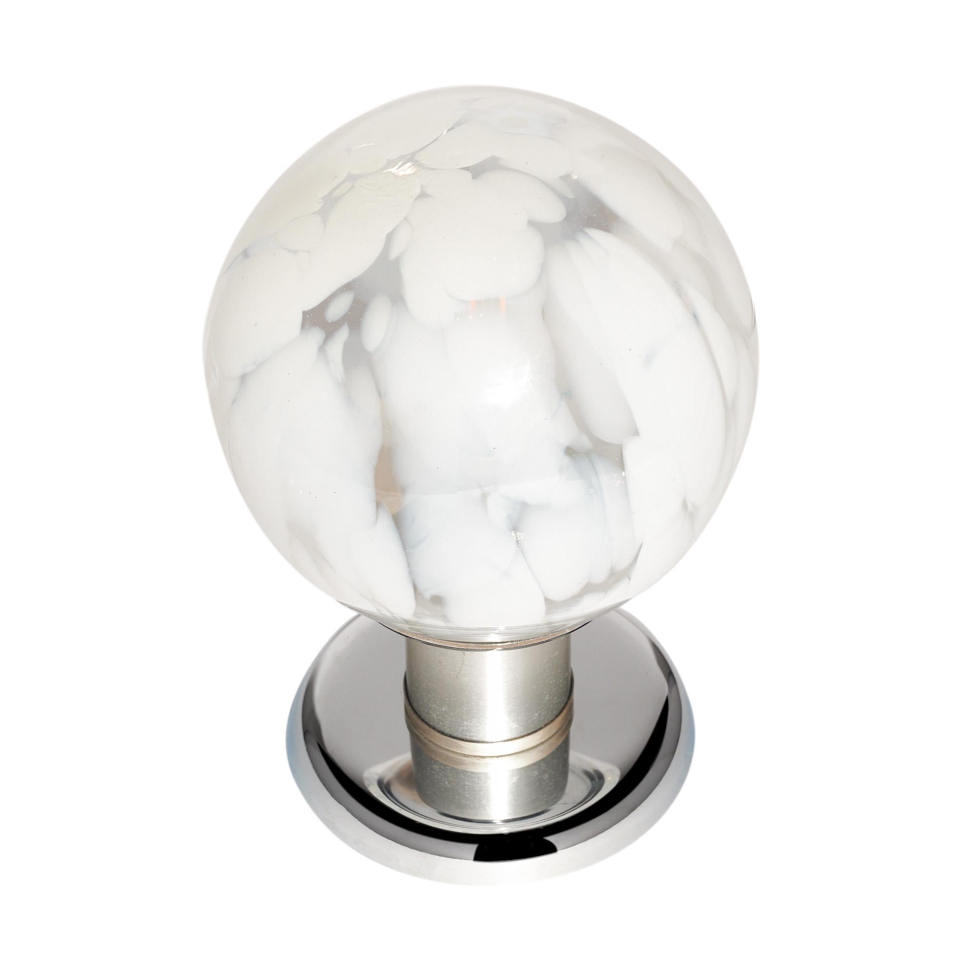 Mid-Century Modern Lampe globe vintage italienne en verre de Murano par Mazzega en vente
