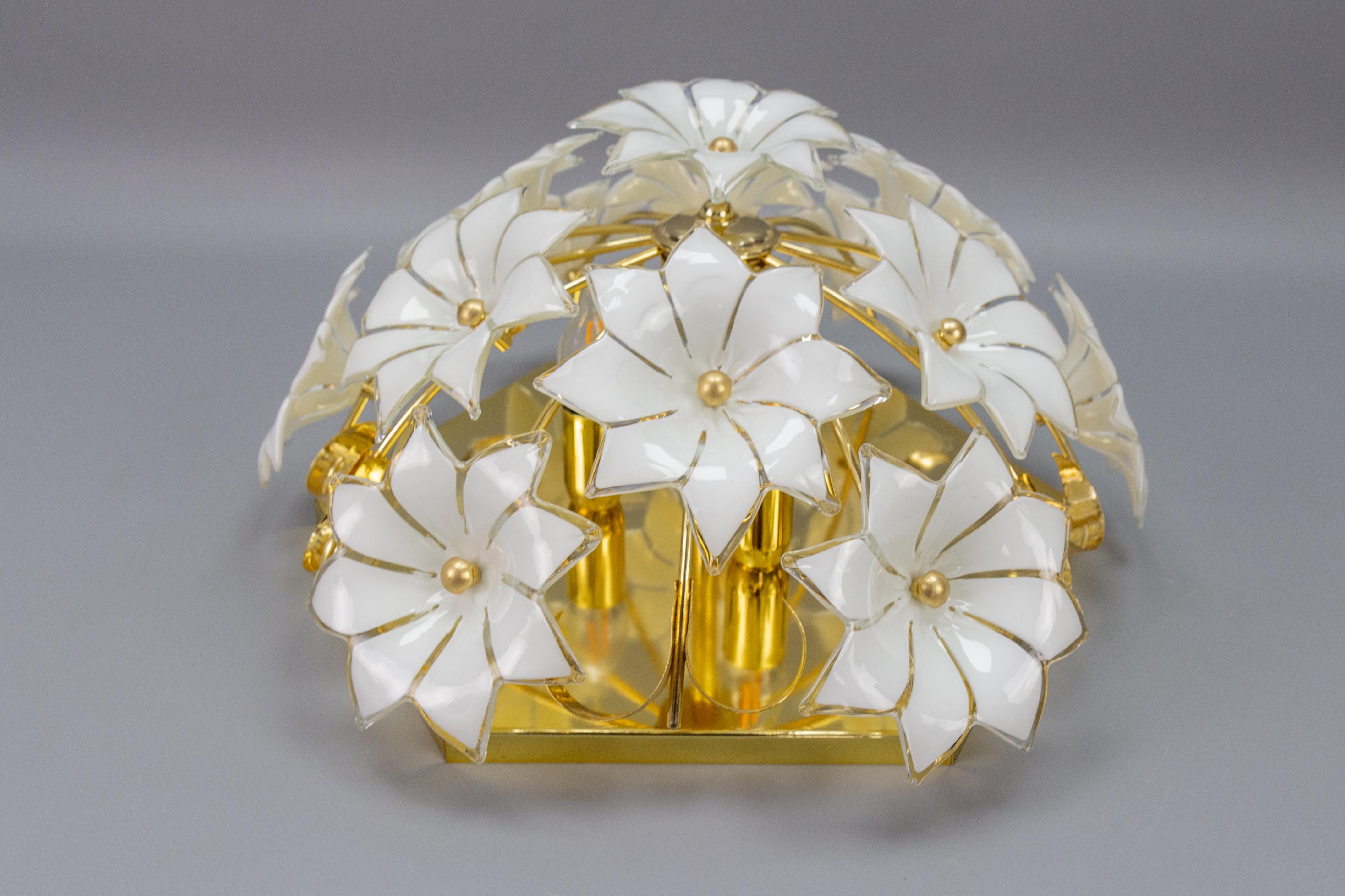 Italian Murano Glass White Flower Three-Light Flush Mount, 1970s For Sale 2
