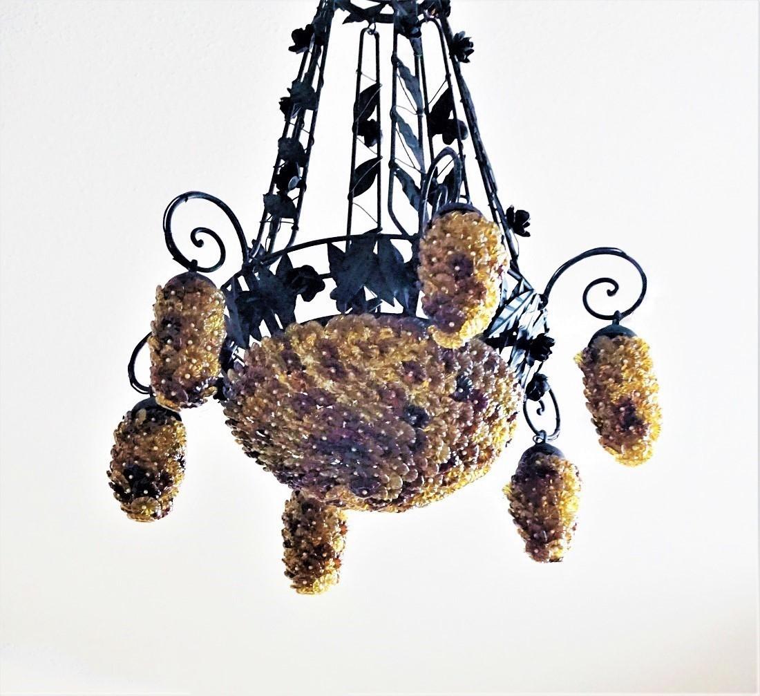 Italian six-arm Murano glass chandelier with painted wrought iron flowers and leaf decoration, bowl base of Murano glass flowers and six bunch of grapes shape shades of Murano glass flowers, all in beautiful autumn colors.
Seven-light: One E27 bulb