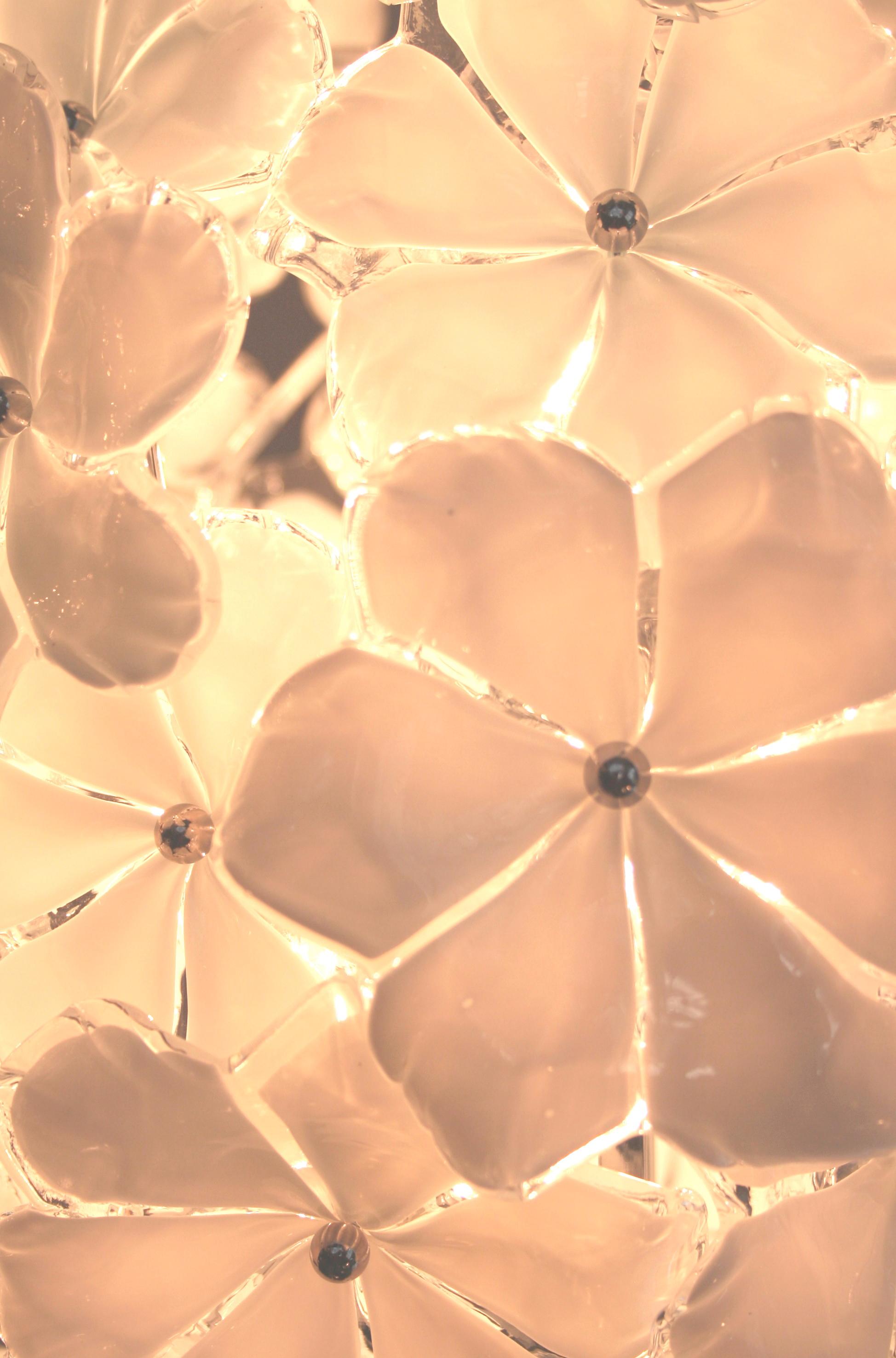 Italian Murano Globe custom Flower Chandelier in the Style of Cenedese en vente 3