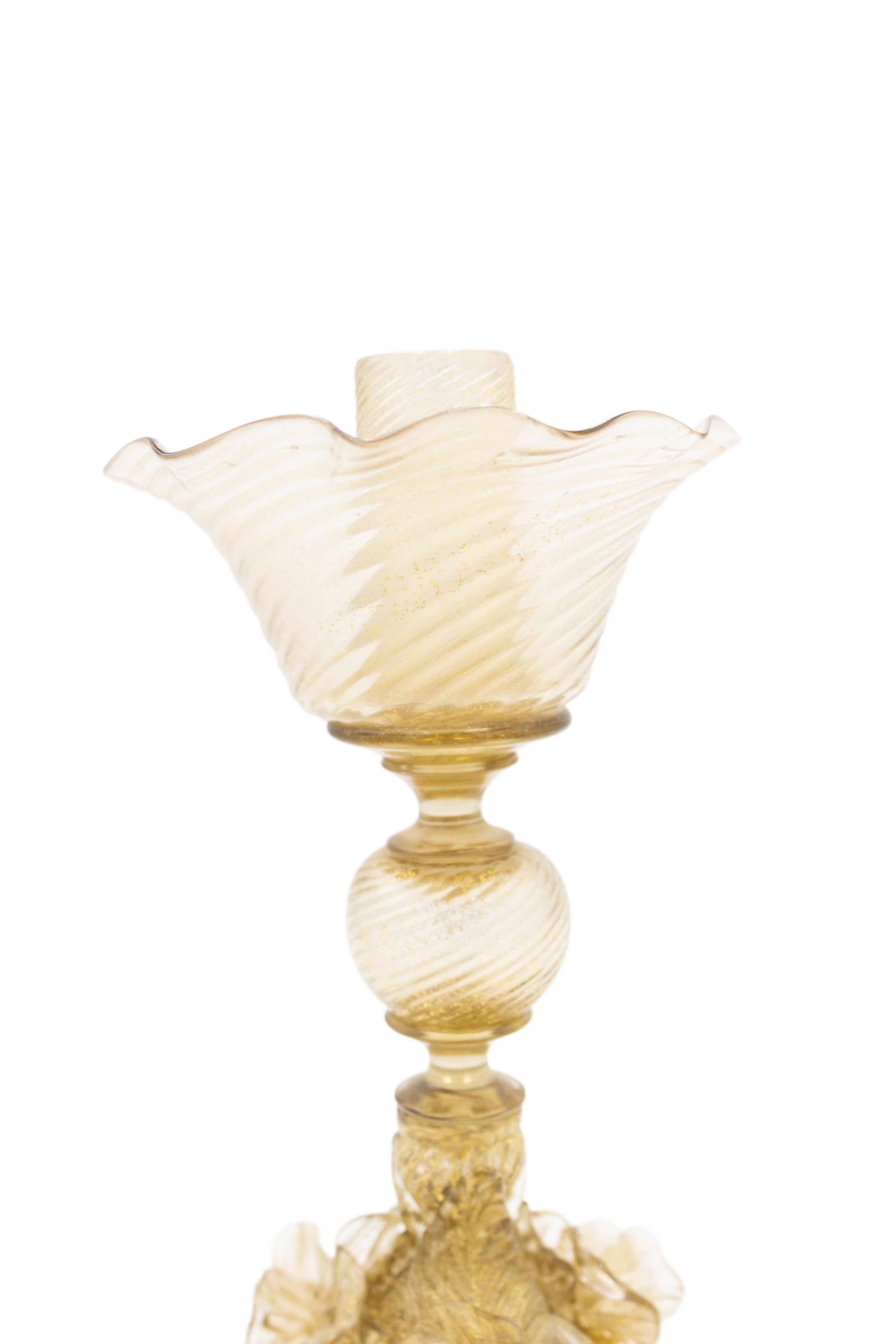 Italienischer Murano Kerzenleuchter aus goldbestäubtem Glas (Moderne der Mitte des Jahrhunderts) im Angebot