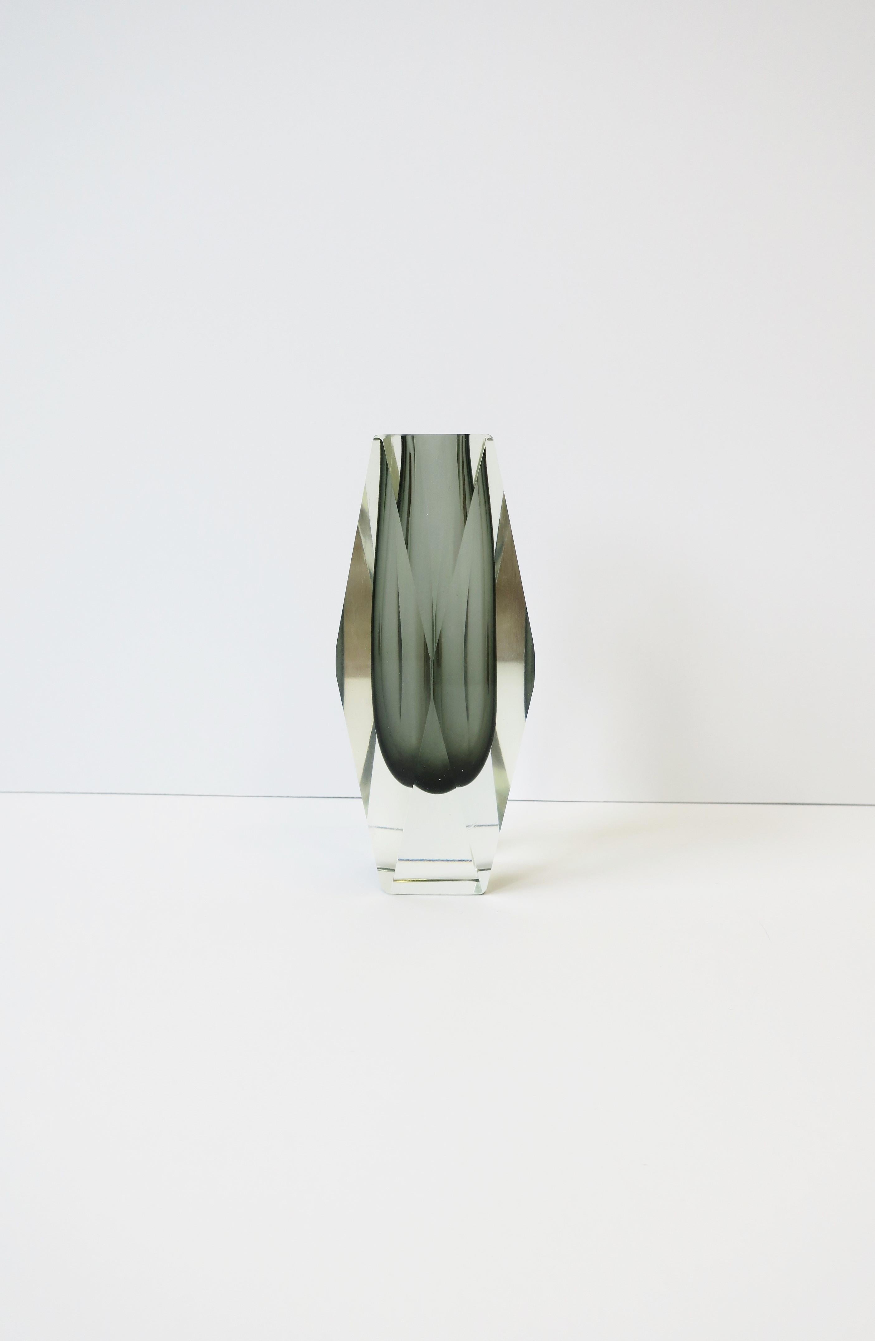 A very beautiful Italian Murano smoked grey charcoal faceted art glass vase by Alessandro Mandruzzato for Sommerso, circa mid to late-20th century, Italy. Beautiful at any angle. Dimensions: 6.25